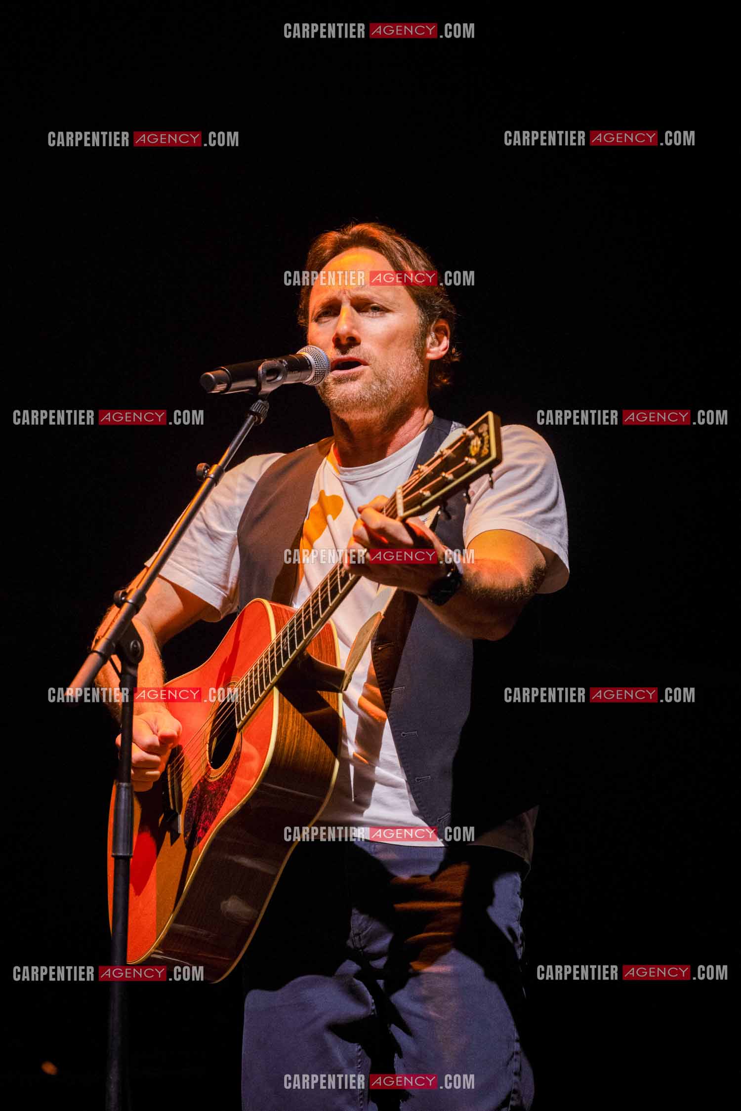 Le chanteur Christopher Stills, fils de Stephen Stills et de Véronique Sanson assurant la première partie des trois concerts à la Seine Musicale de sa mère la chanteuse Véronique Sanson.  ( Exclusif )