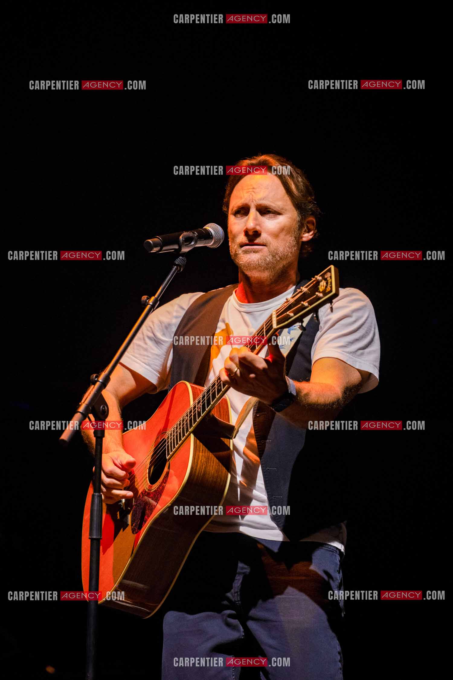 Le chanteur Christopher Stills, fils de Stephen Stills et de Véronique Sanson assurant la première partie des trois concerts à la Seine Musicale de sa mère la chanteuse Véronique Sanson.  ( Exclusif )