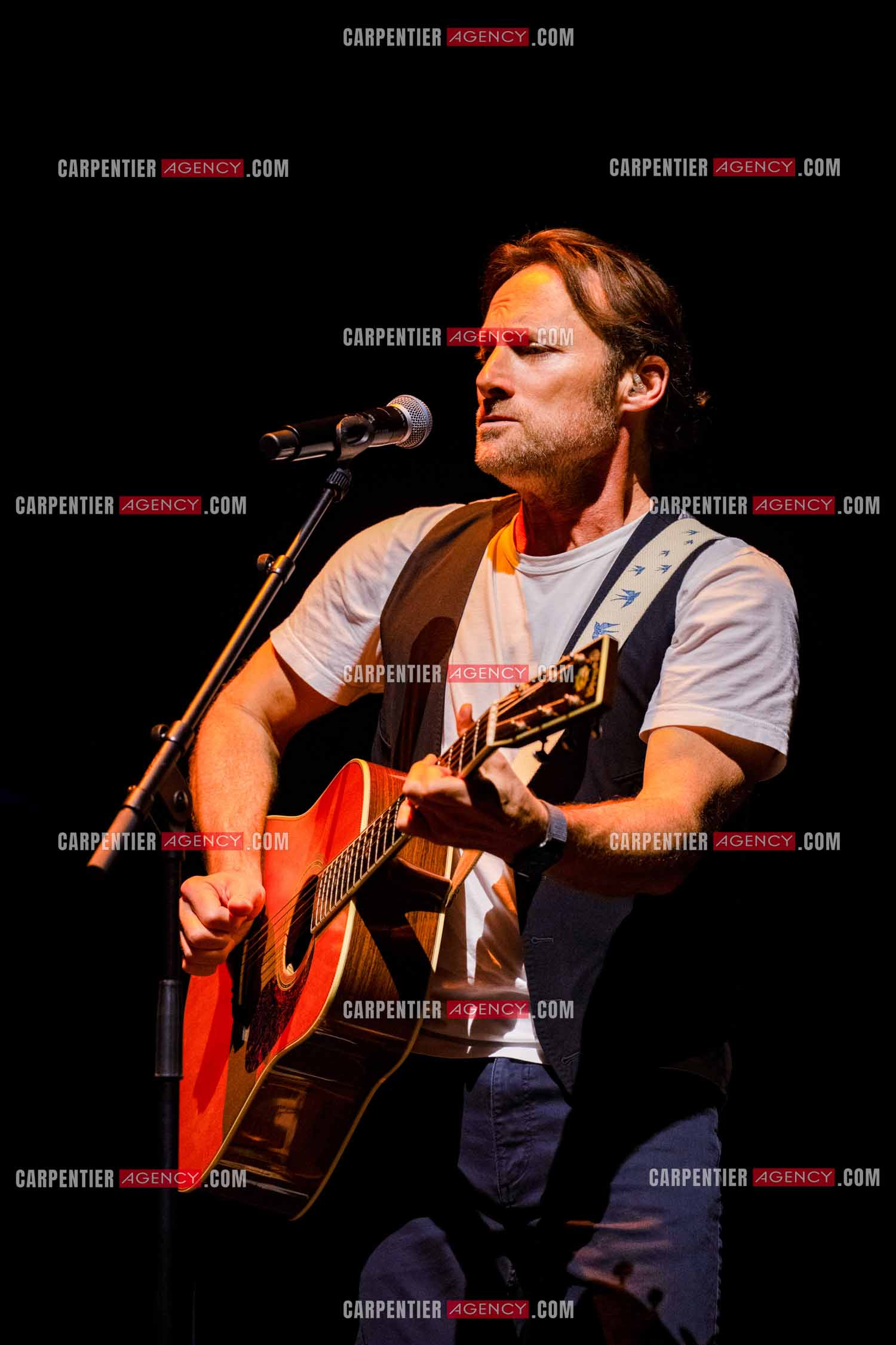 Le chanteur Christopher Stills, fils de Stephen Stills et de Véronique Sanson assurant la première partie des trois concerts à la Seine Musicale de sa mère la chanteuse Véronique Sanson.  ( Exclusif )