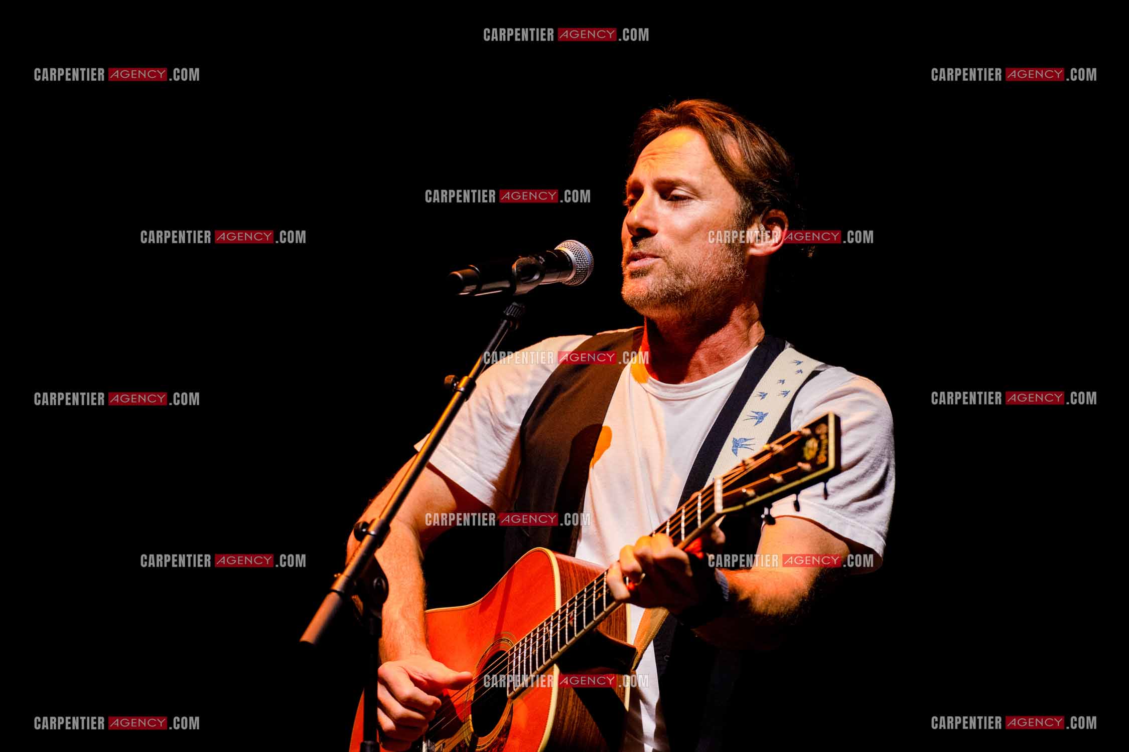 Le chanteur Christopher Stills, fils de Stephen Stills et de Véronique Sanson assurant la première partie des trois concerts à la Seine Musicale de sa mère la chanteuse Véronique Sanson.  ( Exclusif )