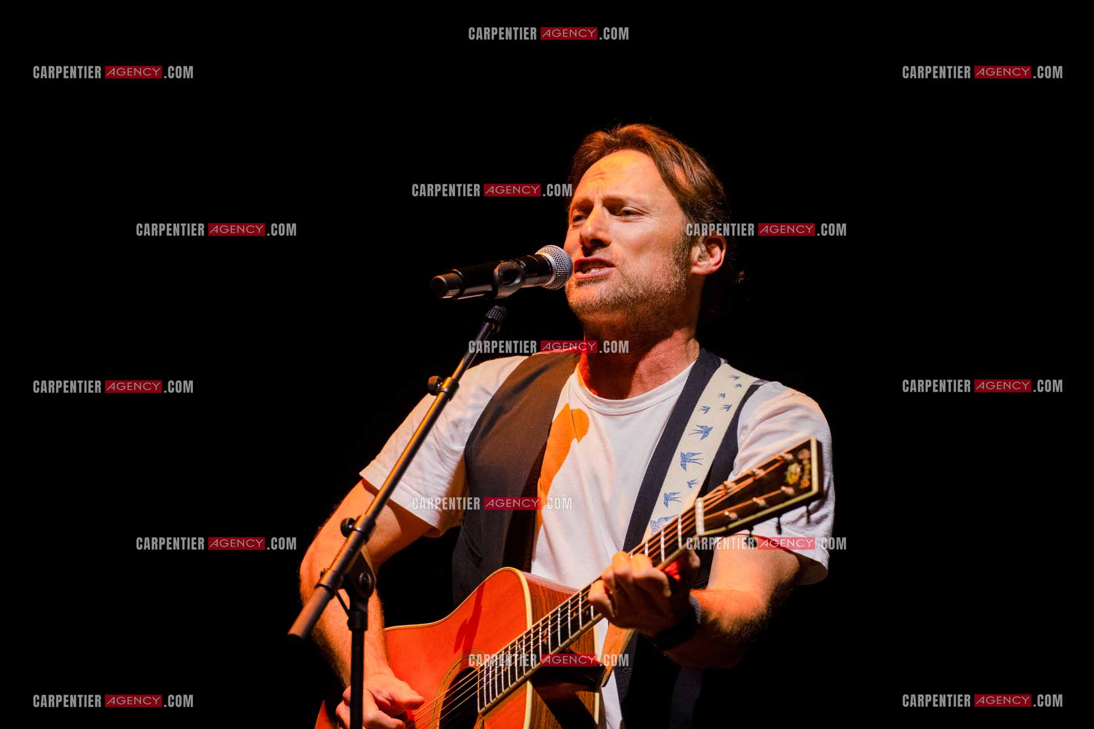 Le chanteur Christopher Stills, fils de Stephen Stills et de Véronique Sanson assurant la première partie des trois concerts à la Seine Musicale de sa mère la chanteuse Véronique Sanson.  ( Exclusif )
