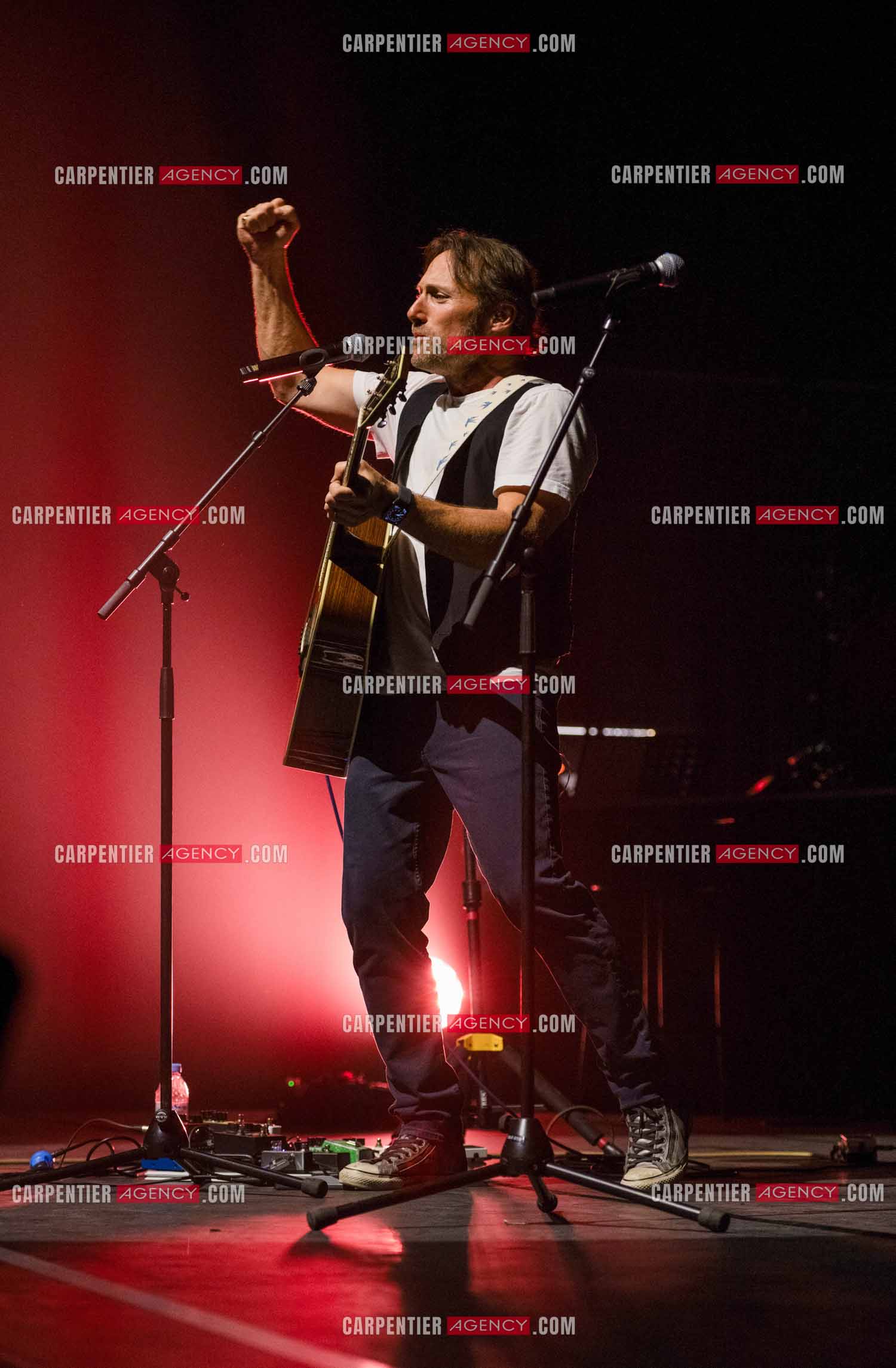 Le chanteur Christopher Stills, fils de Stephen Stills et de Véronique Sanson assurant la première partie des trois concerts à la Seine Musicale de sa mère la chanteuse Véronique Sanson.  ( Exclusif )