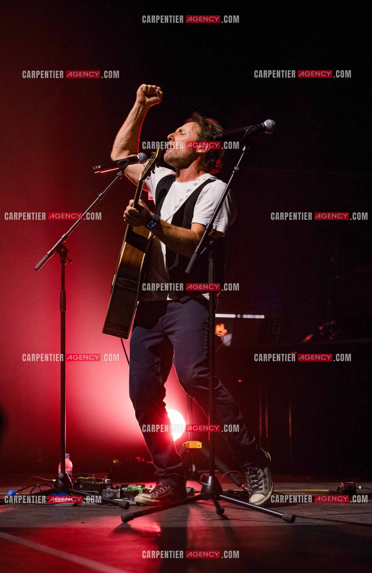 Le chanteur Christopher Stills, fils de Stephen Stills et de Véronique Sanson assurant la première partie des trois concerts à la Seine Musicale de sa mère la chanteuse Véronique Sanson.  ( Exclusif )