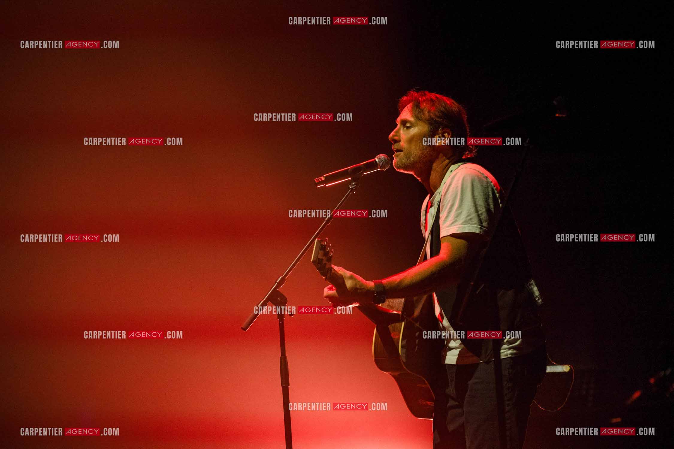 Le chanteur Christopher Stills, fils de Stephen Stills et de Véronique Sanson assurant la première partie des trois concerts à la Seine Musicale de sa mère la chanteuse Véronique Sanson.  ( Exclusif )