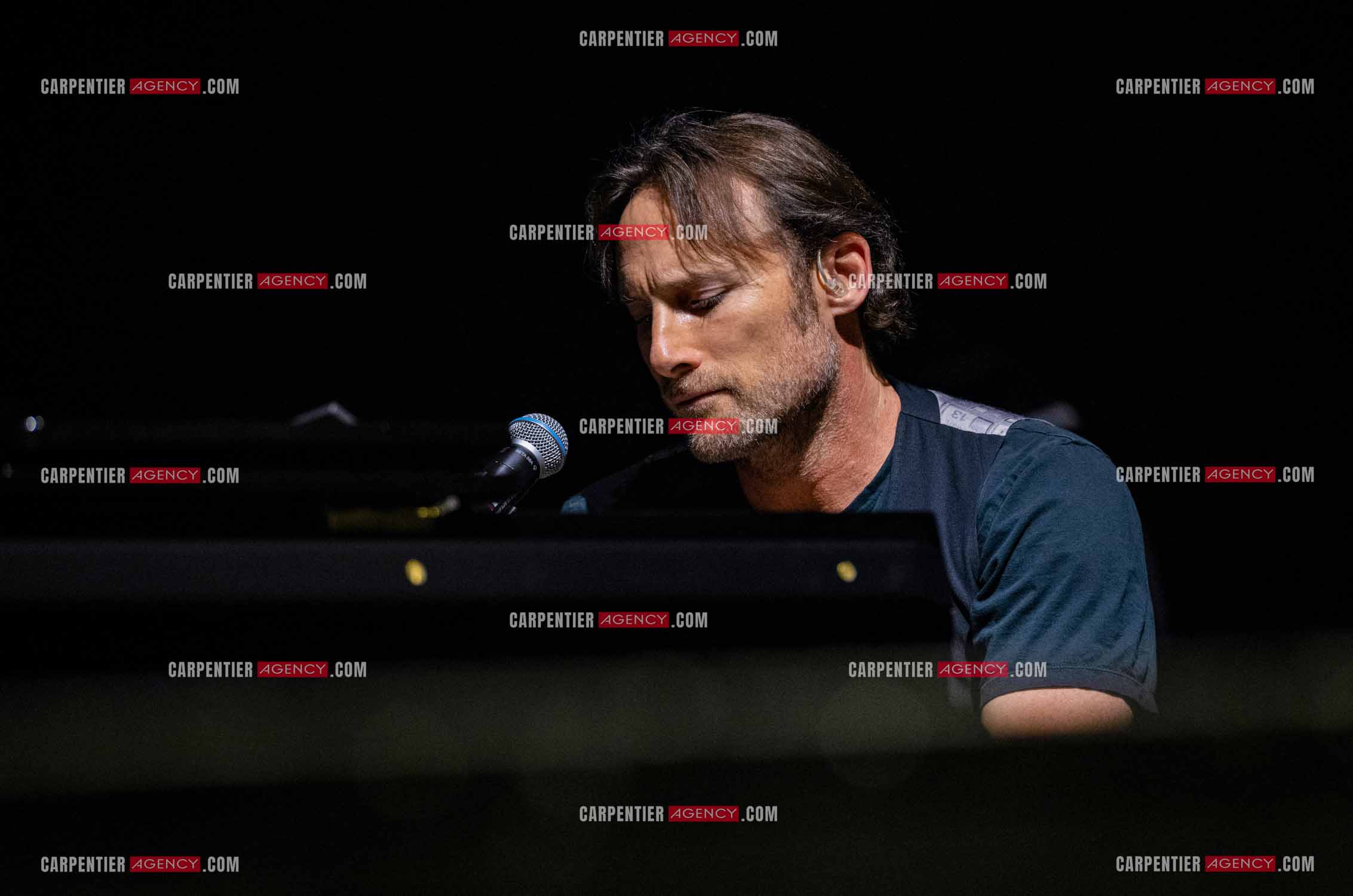 Le chanteur Christopher Stills, fils de Stephen Stills et de Véronique Sanson assurant la première partie des trois concerts à la Seine Musicale de sa mère la chanteuse Véronique Sanson.  ( Exclusif )