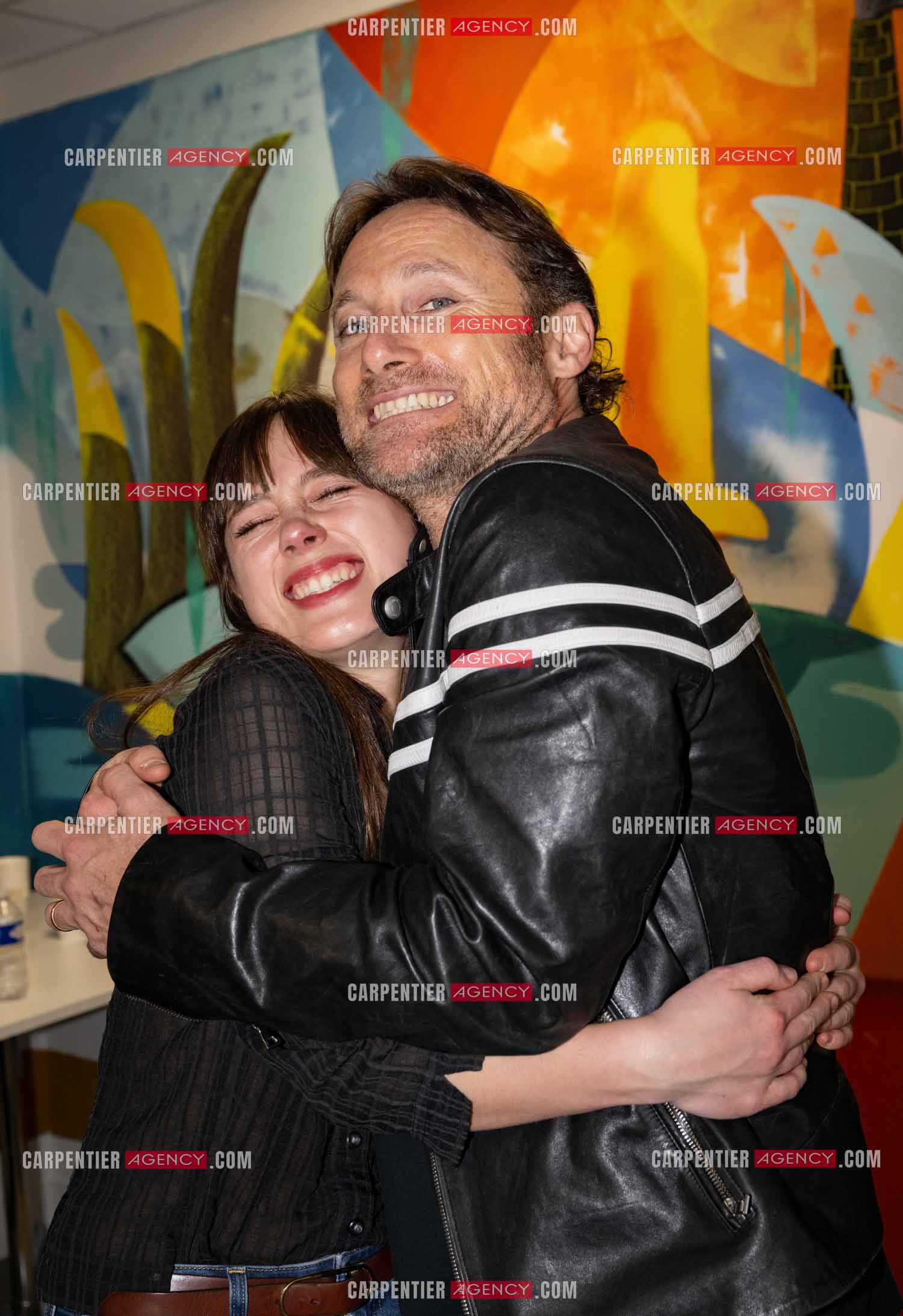 Le chanteur Christopher Stills, fils de Stephen Stills et de Véronique Sanson assurant la première partie des trois concerts à la Seine Musicale de sa mère la chanteuse Véronique Sanson. Dans la loge, Christopher Stills et sa fille Sarenne Stills. ( Exclusif )