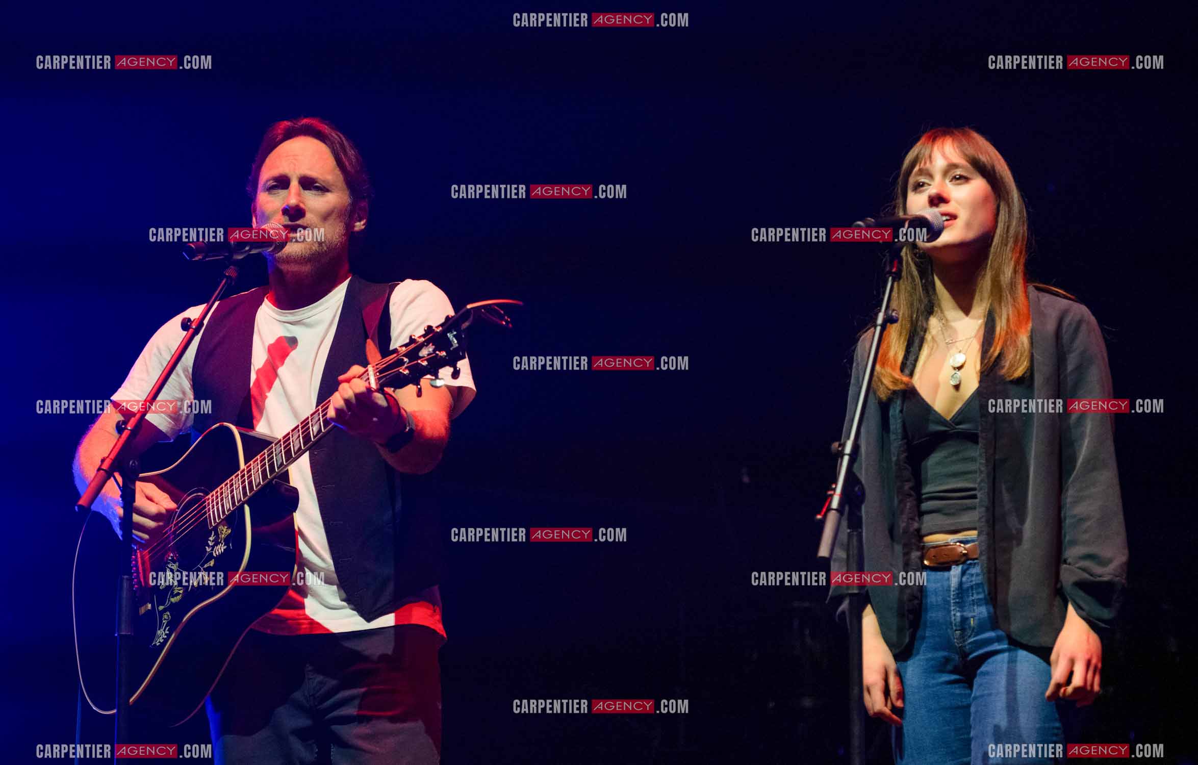 Le chanteur Christopher Stills, fils de Stephen Stills et de Véronique Sanson assurant la première partie des trois concerts à la Seine Musicale de sa mère la chanteuse Véronique Sanson. Christopher Stills en duo avec sa fille Sarenne.  ( Exclusif )