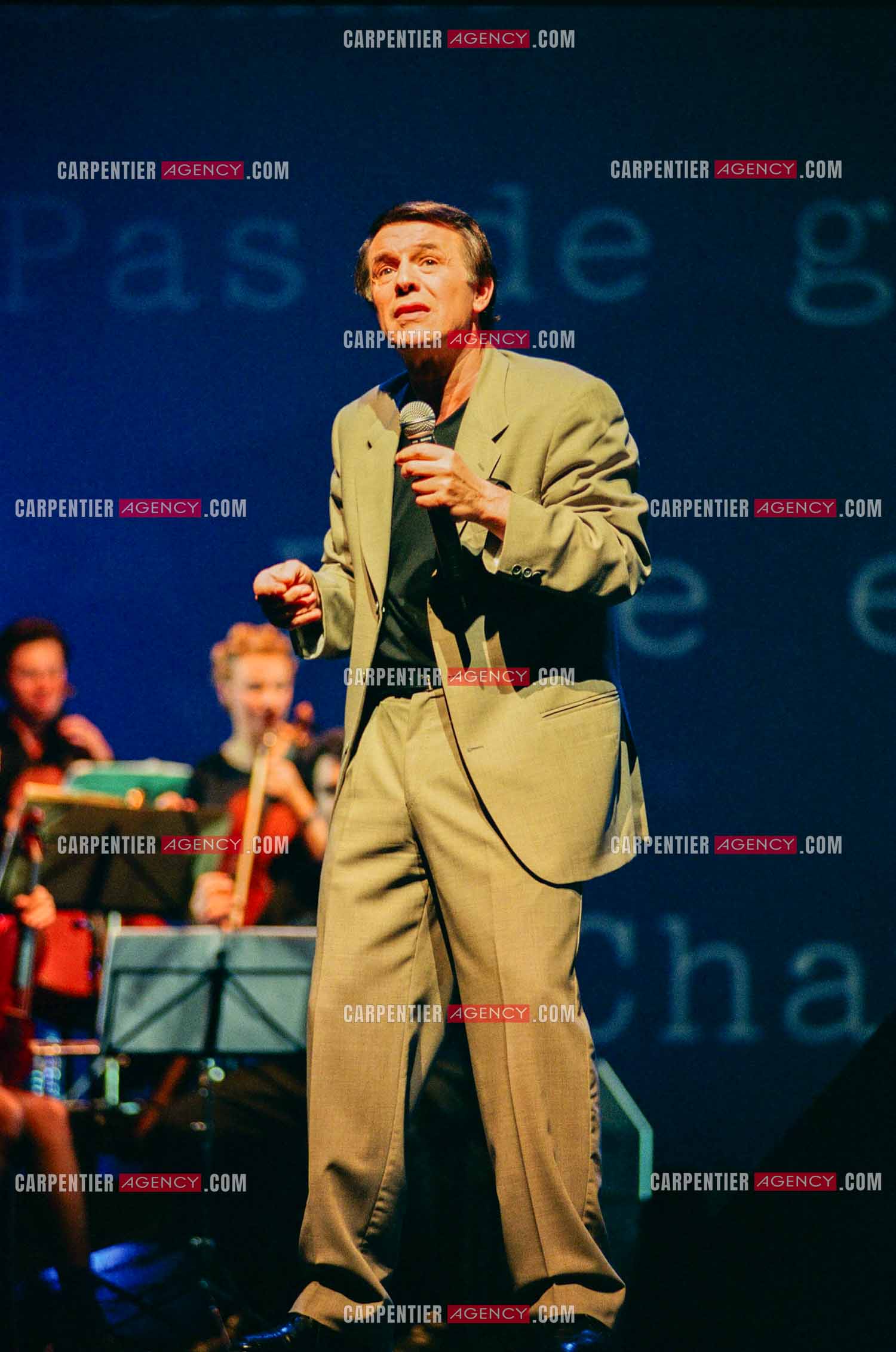 Le chanteur Salvatore Adamo en concert.  ( Exclusif )