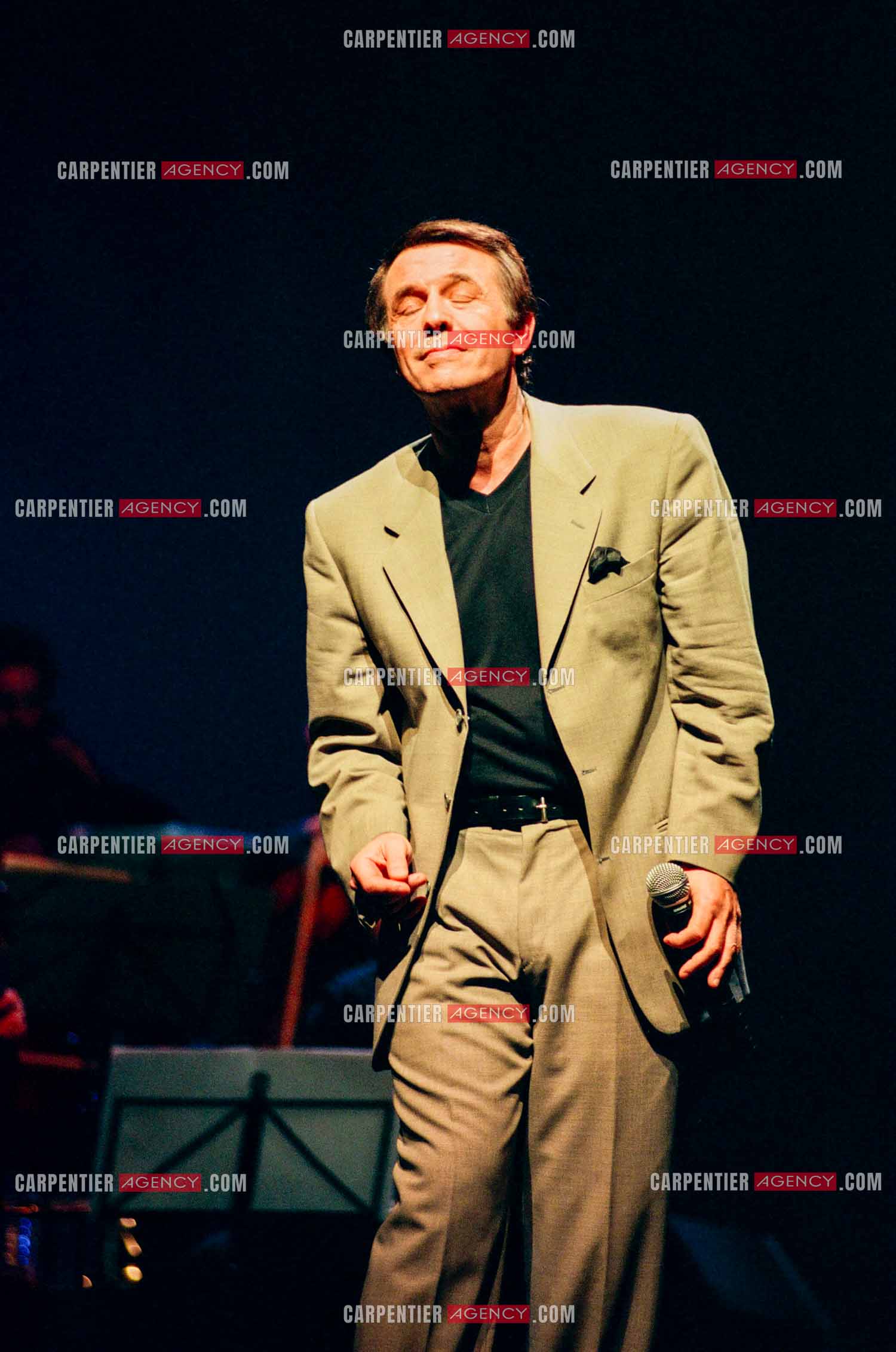 Le chanteur Salvatore Adamo en concert.  ( Exclusif )