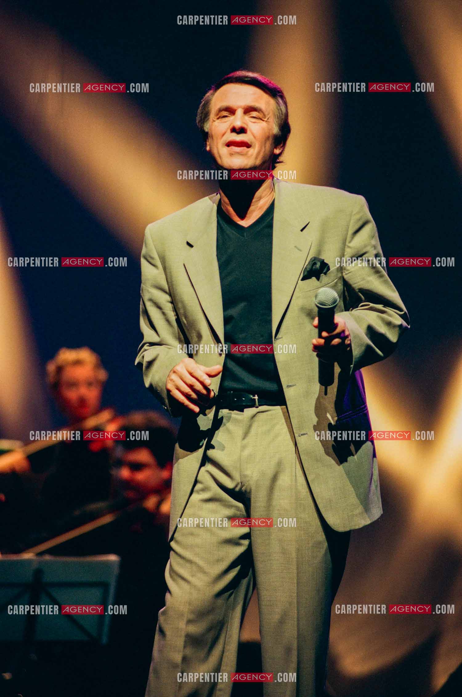 Le chanteur Salvatore Adamo en concert.  ( Exclusif )