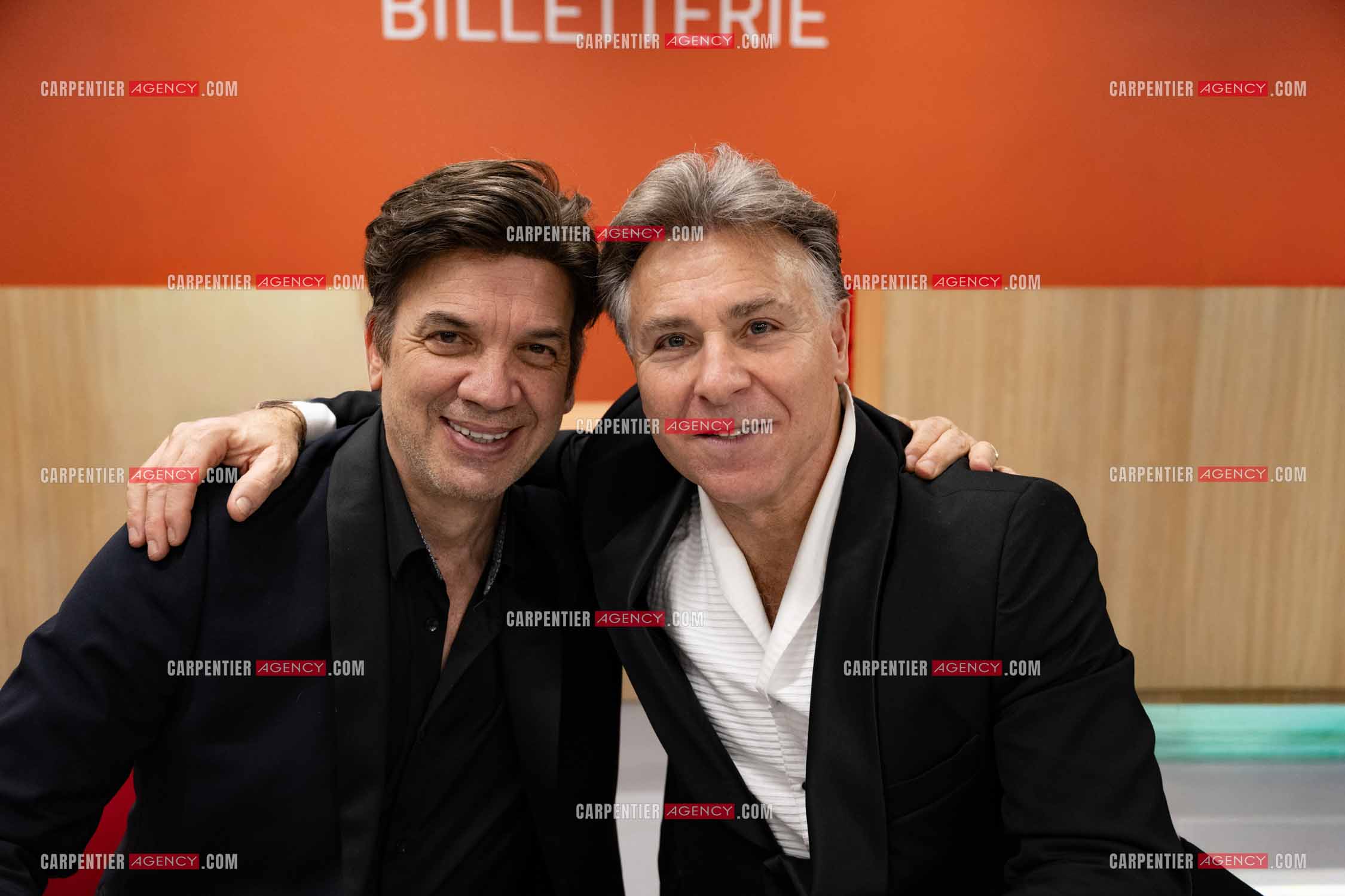 Roberto ALAGNA et Jean-Félix Lalanne lors d'un récital ensoleillé de chansons italiennes dans un écrin purement acoustique.
  ( Exclusif )