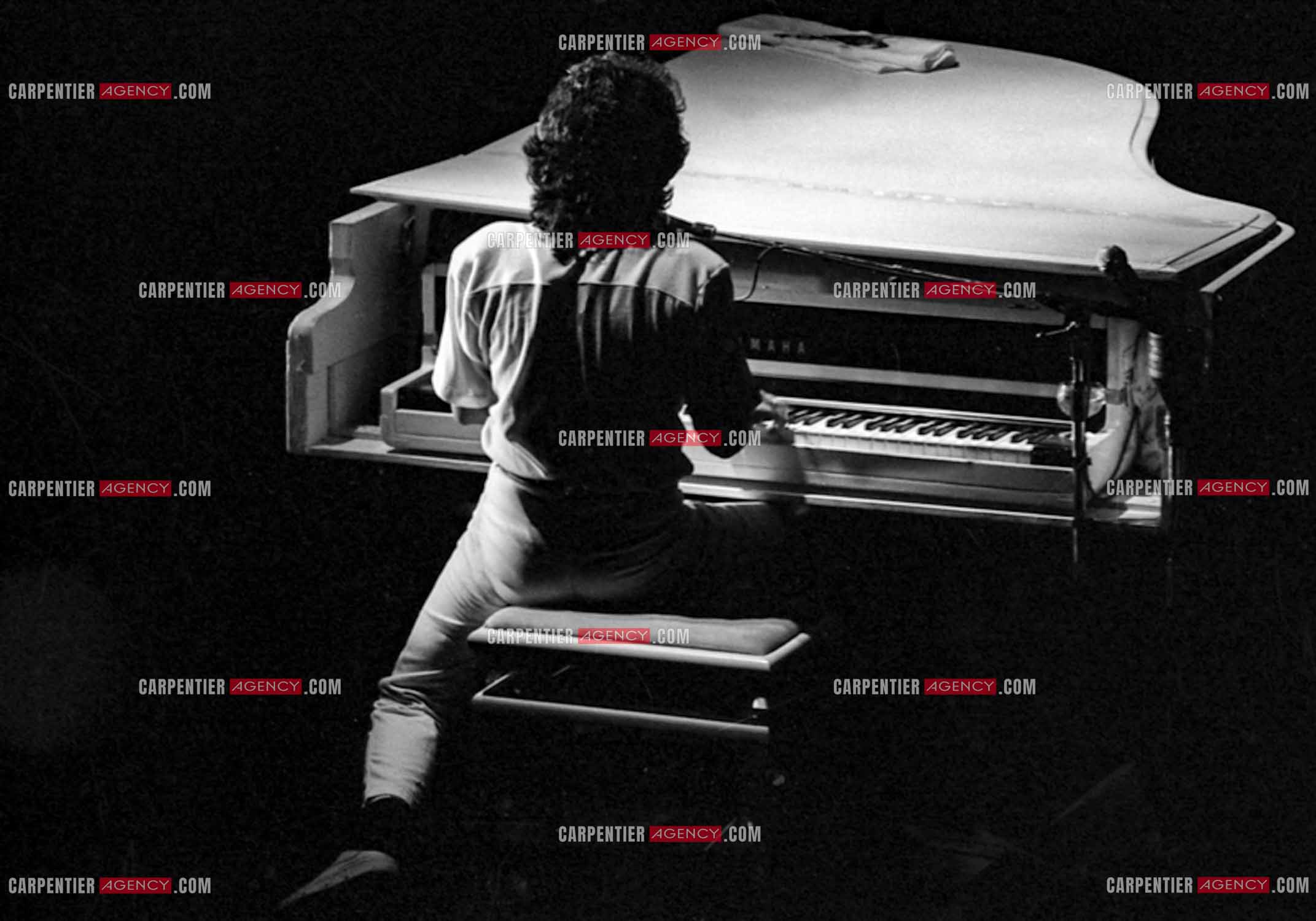 Le chanteur Daniel Balavoine en concert.   ( Exclusif )