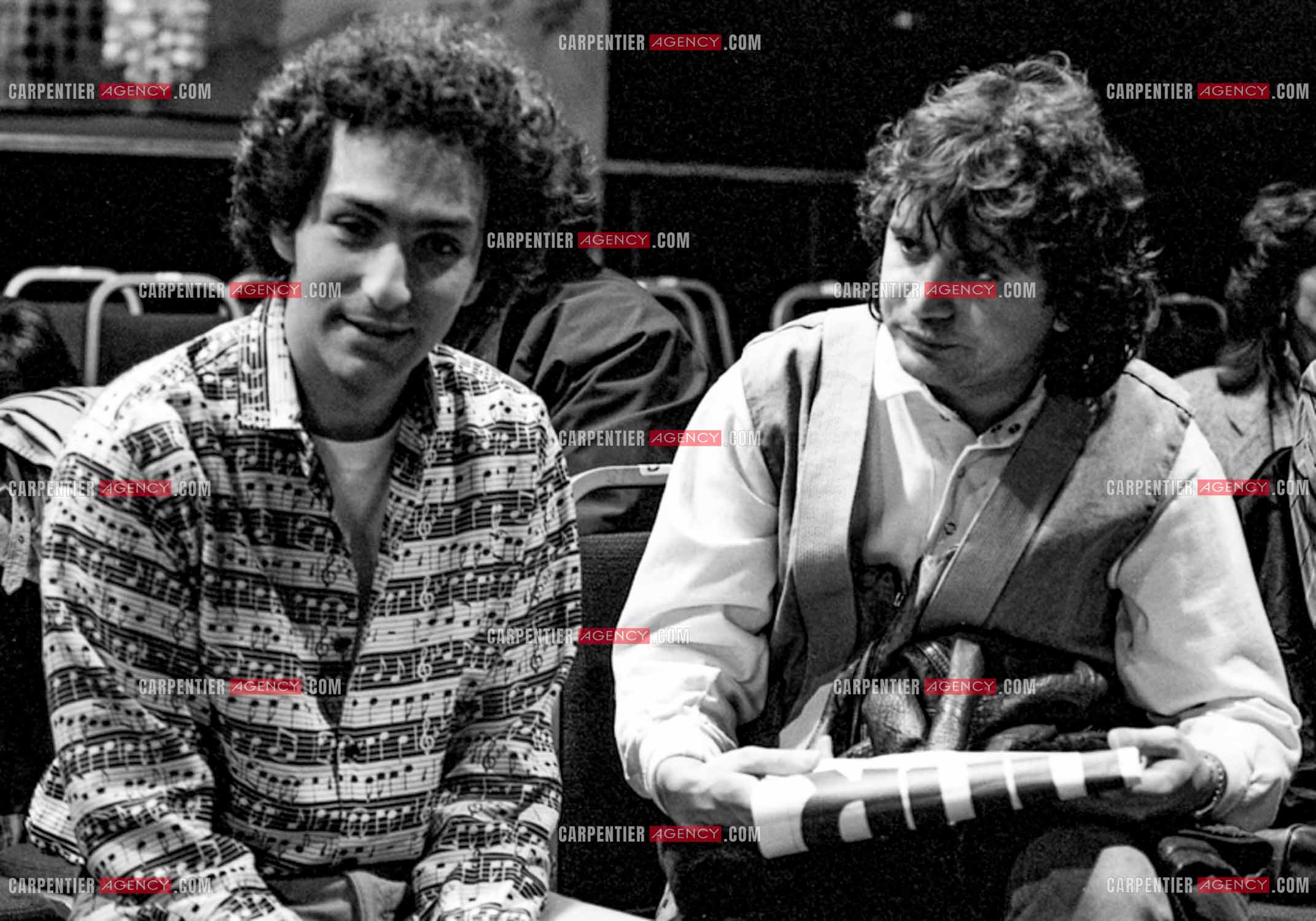 Le chanteur Daniel Balavoine avec Michel Berger lors des répétitions de l'émission “ Champs-Élysées “ sur Antenne 2.     ( Exclusif )