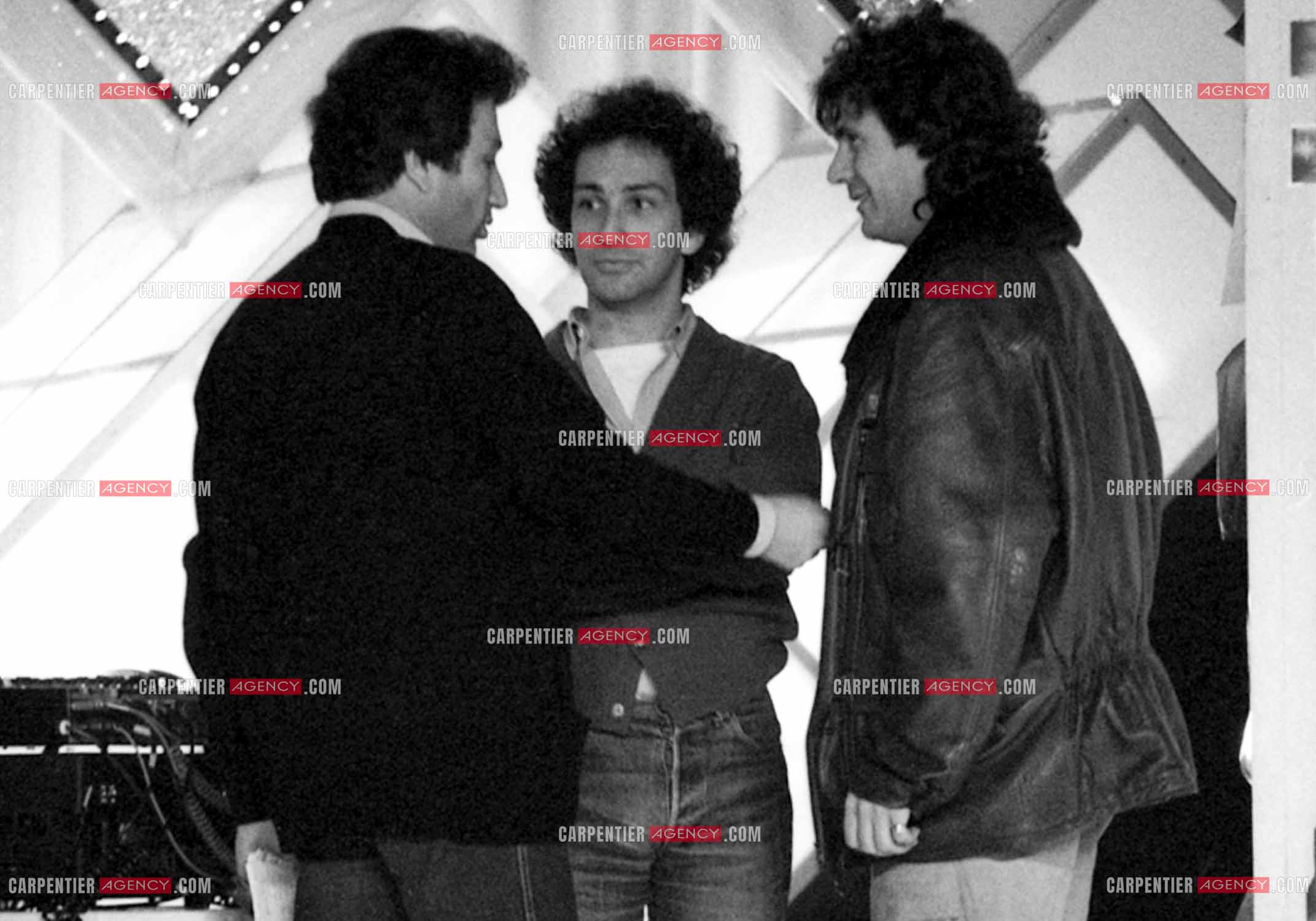 Le chanteur Daniel Balavoine avec Michel Drucker et Michel Berger lors des répétitions de l'émission “ Champs-Élysées “ sur Antenne 2.     ( Exclusif )