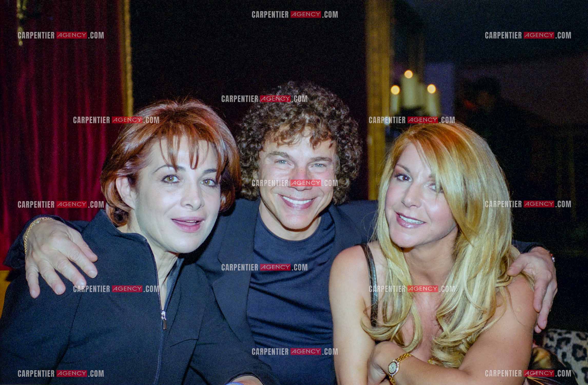 La pilote Catherine Caly dit Caty Caly organise une soirée privée entre amis pour ses 38 ans au VIP de Paris. Richard Cocciante entouré de sa femme a sa gauche et de Caty Caly a sa droite.     ( Exclusif )