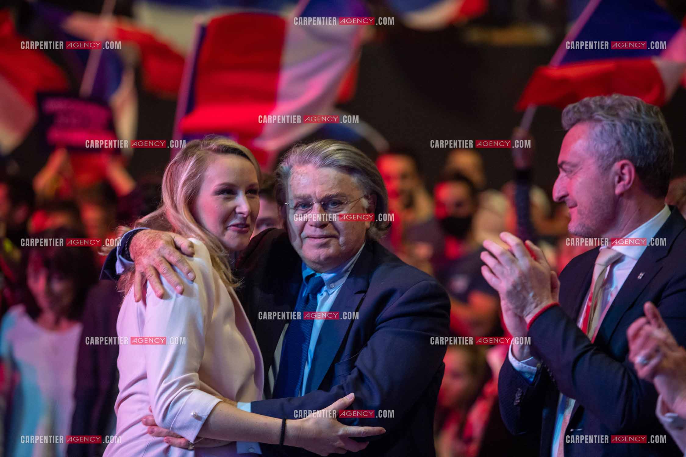 Meeting à Toulon du candidat à la présidentielle Eric Zemmour. Accolade entre la députée Marion Maréchal Le Pen et le député Gilbert Collard.