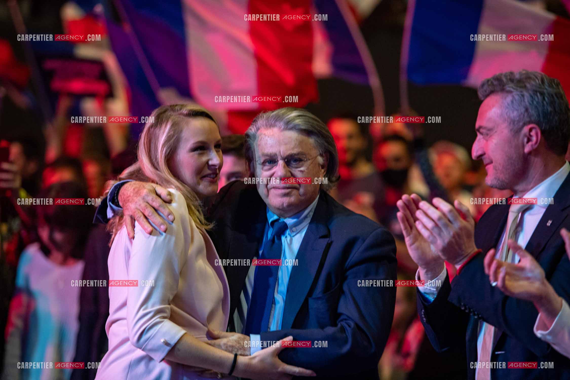 Meeting à Toulon du candidat à la présidentielle Eric Zemmour. Accolade entre la députée Marion Maréchal Le Pen et le député Gilbert Collard.