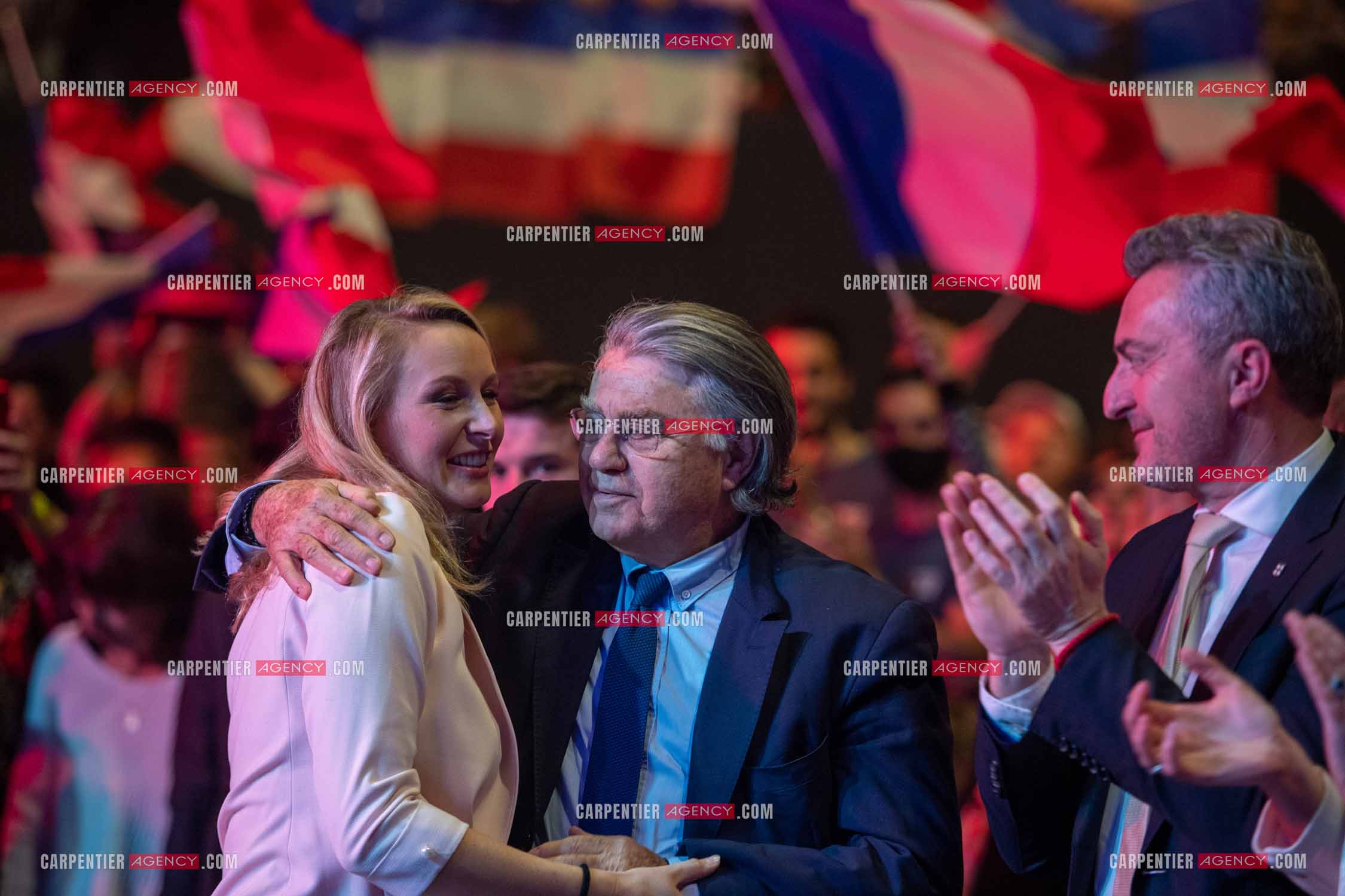 Meeting à Toulon du candidat à la présidentielle Eric Zemmour. Accolade entre la députée Marion Maréchal Le Pen et le député Gilbert Collard.
