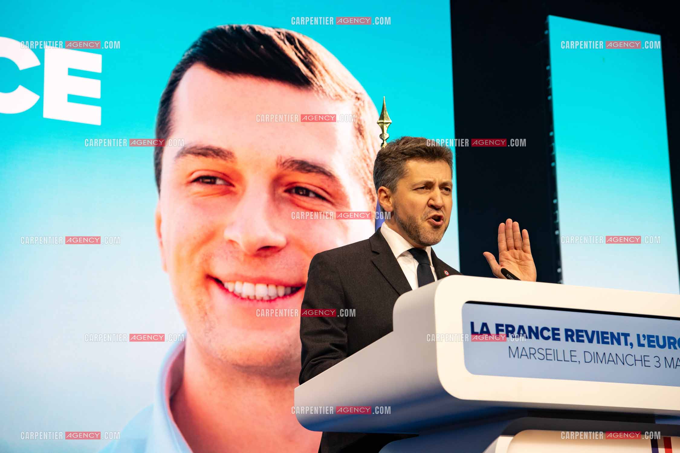 Le président du Rassemblement National Jordan Bardella et Marine Le Pen devant plus de 6000 personnes au parc Chanot à Marseille pour le début de la campagne des élections européennes 2024. Franck Allisio, le député de la 12e circonscription des Bouches-du-Rhône.