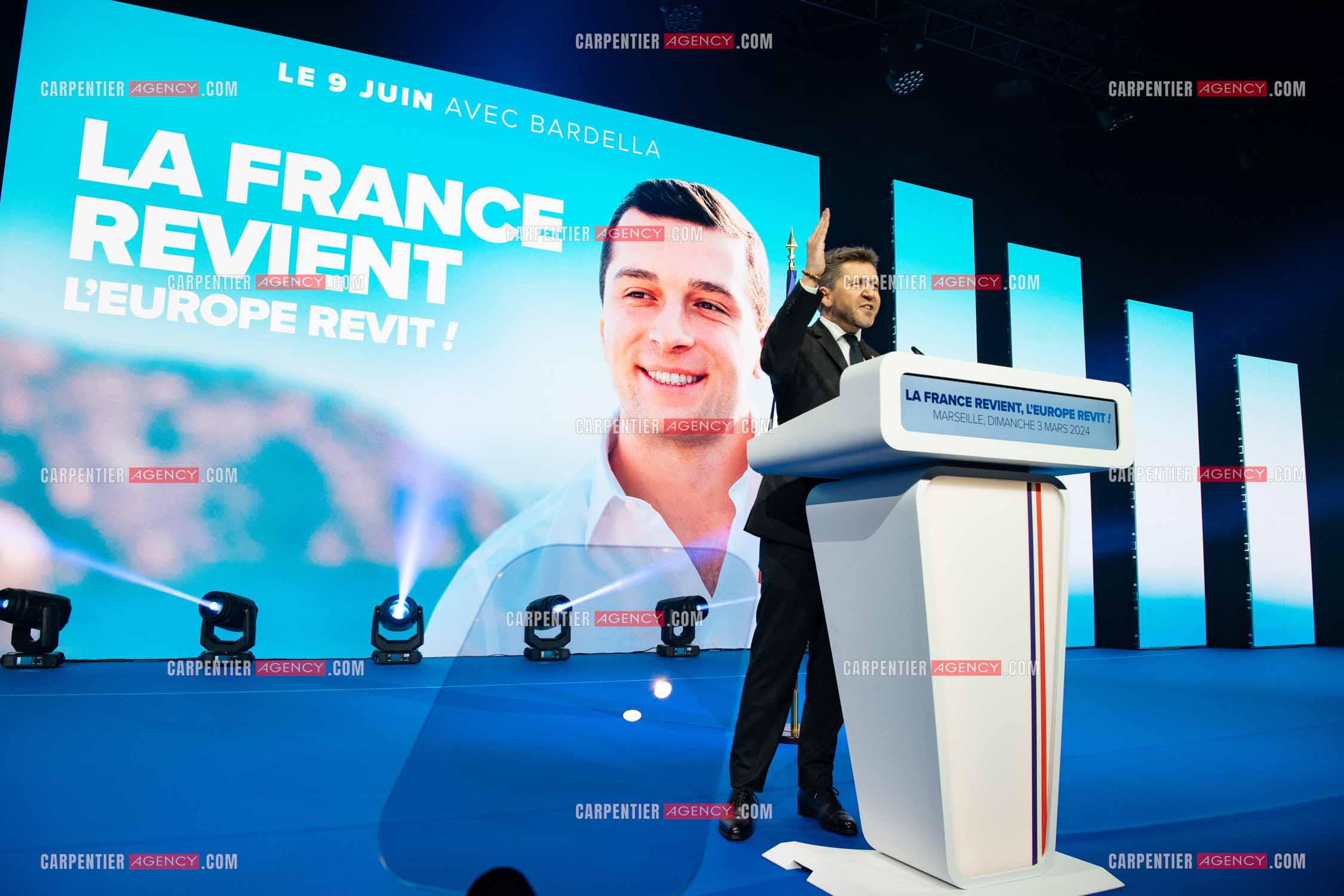 Le président du Rassemblement National Jordan Bardella et Marine Le Pen devant plus de 6000 personnes au parc Chanot à Marseille pour le début de la campagne des élections européennes 2024. Franck Allisio, le député de la 12e circonscription des Bouches-du-Rhône.