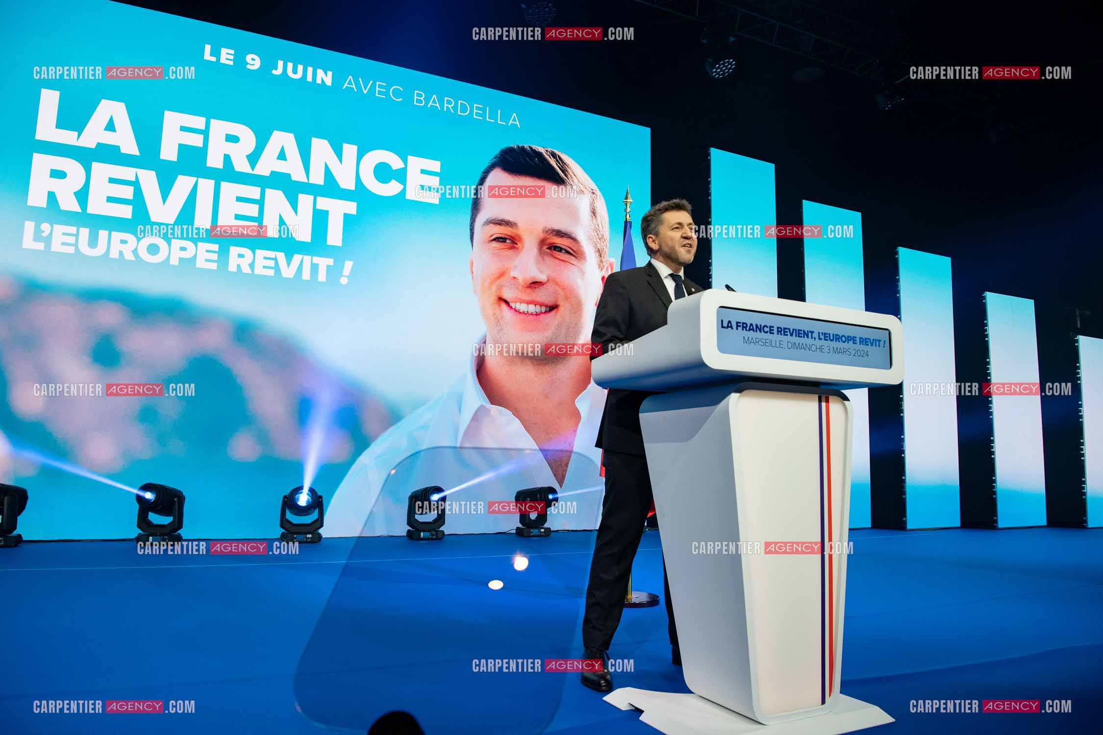 Le président du Rassemblement National Jordan Bardella et Marine Le Pen devant plus de 6000 personnes au parc Chanot à Marseille pour le début de la campagne des élections européennes 2024. Franck Allisio, le député de la 12e circonscription des Bouches-du-Rhône.