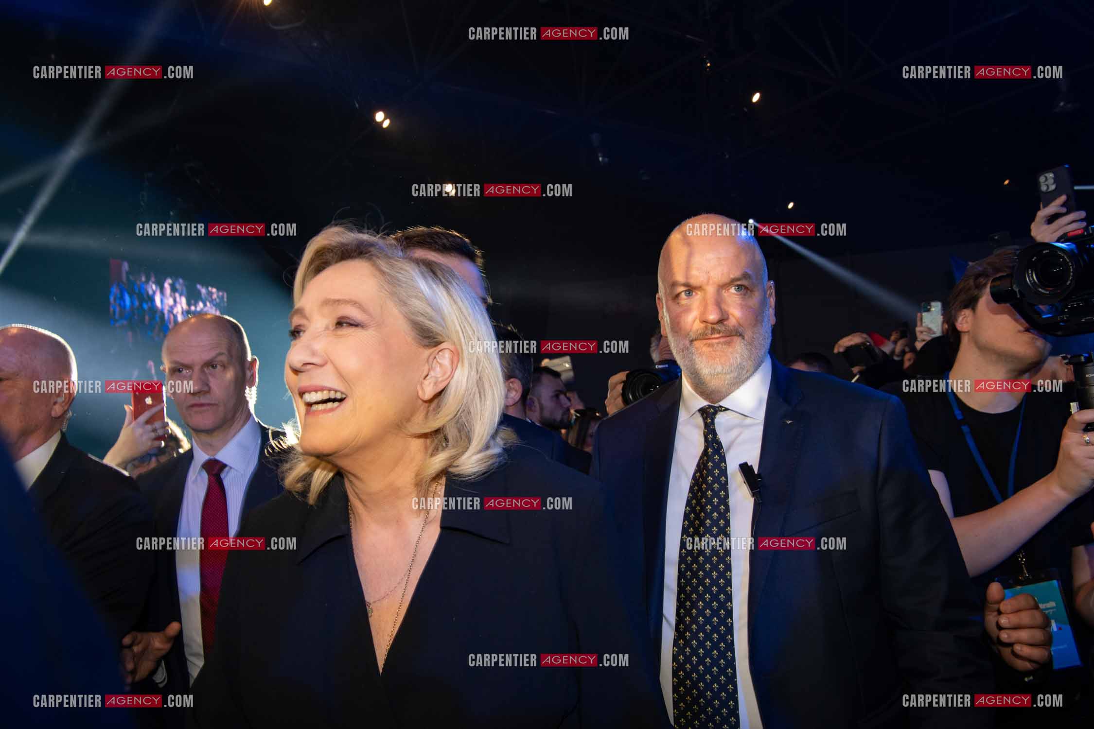 Le président du Rassemblement National Jordan Bardella et Marine Le Pen devant plus de 6000 personnes au parc Chanot à Marseille pour le début de la campagne des élections européennes 2024.