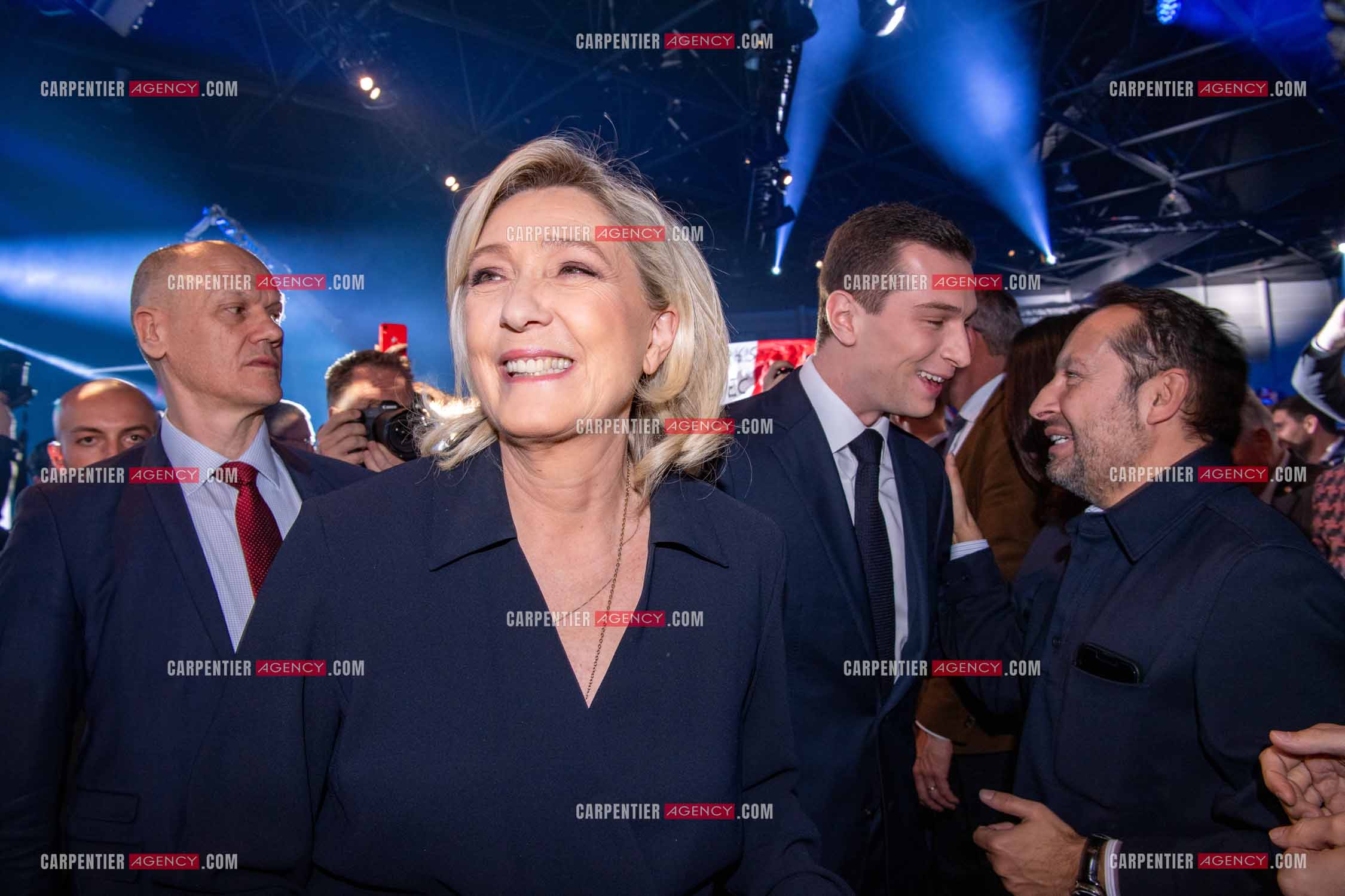 Le président du Rassemblement National Jordan Bardella et Marine Le Pen devant plus de 6000 personnes au parc Chanot à Marseille pour le début de la campagne des élections européennes 2024.