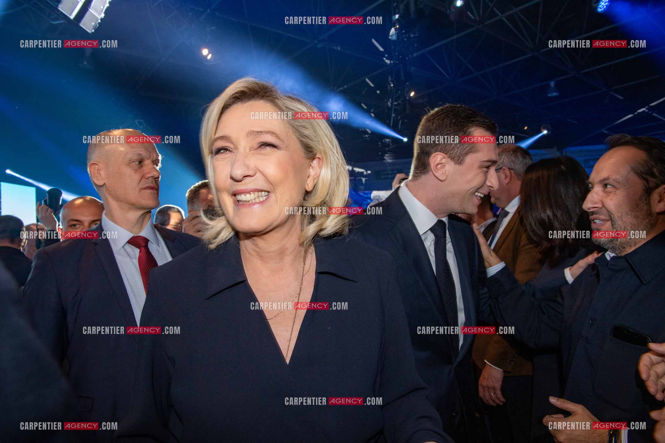 Le président du Rassemblement National Jordan Bardella et Marine Le Pen devant plus de 6000 personnes au parc Chanot à Marseille pour le début de la campagne des élections européennes 2024.