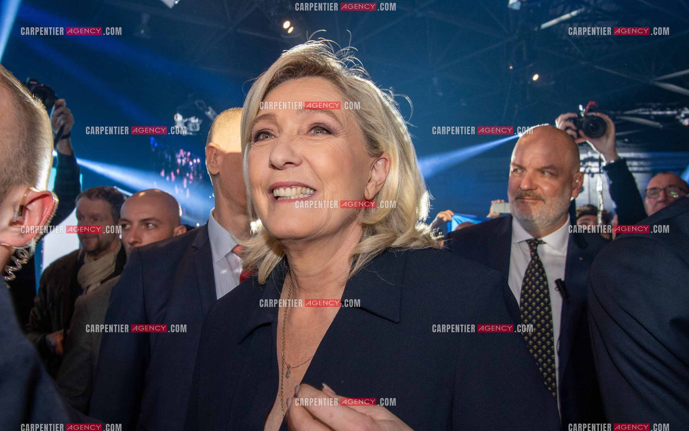 Le président du Rassemblement National Jordan Bardella et Marine Le Pen devant plus de 6000 personnes au parc Chanot à Marseille pour le début de la campagne des élections européennes 2024.