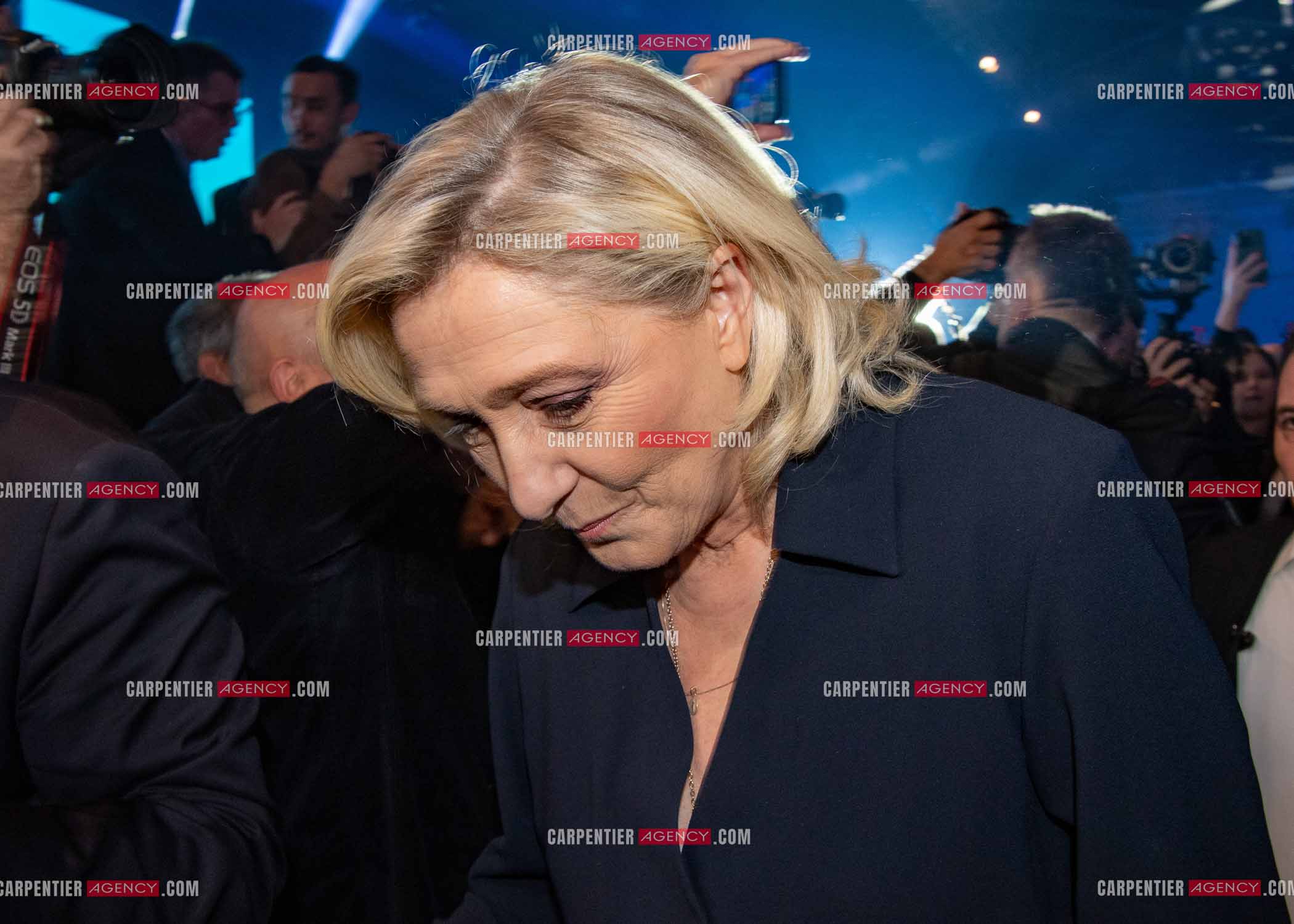 Le président du Rassemblement National Jordan Bardella et Marine Le Pen devant plus de 6000 personnes au parc Chanot à Marseille pour le début de la campagne des élections européennes 2024.