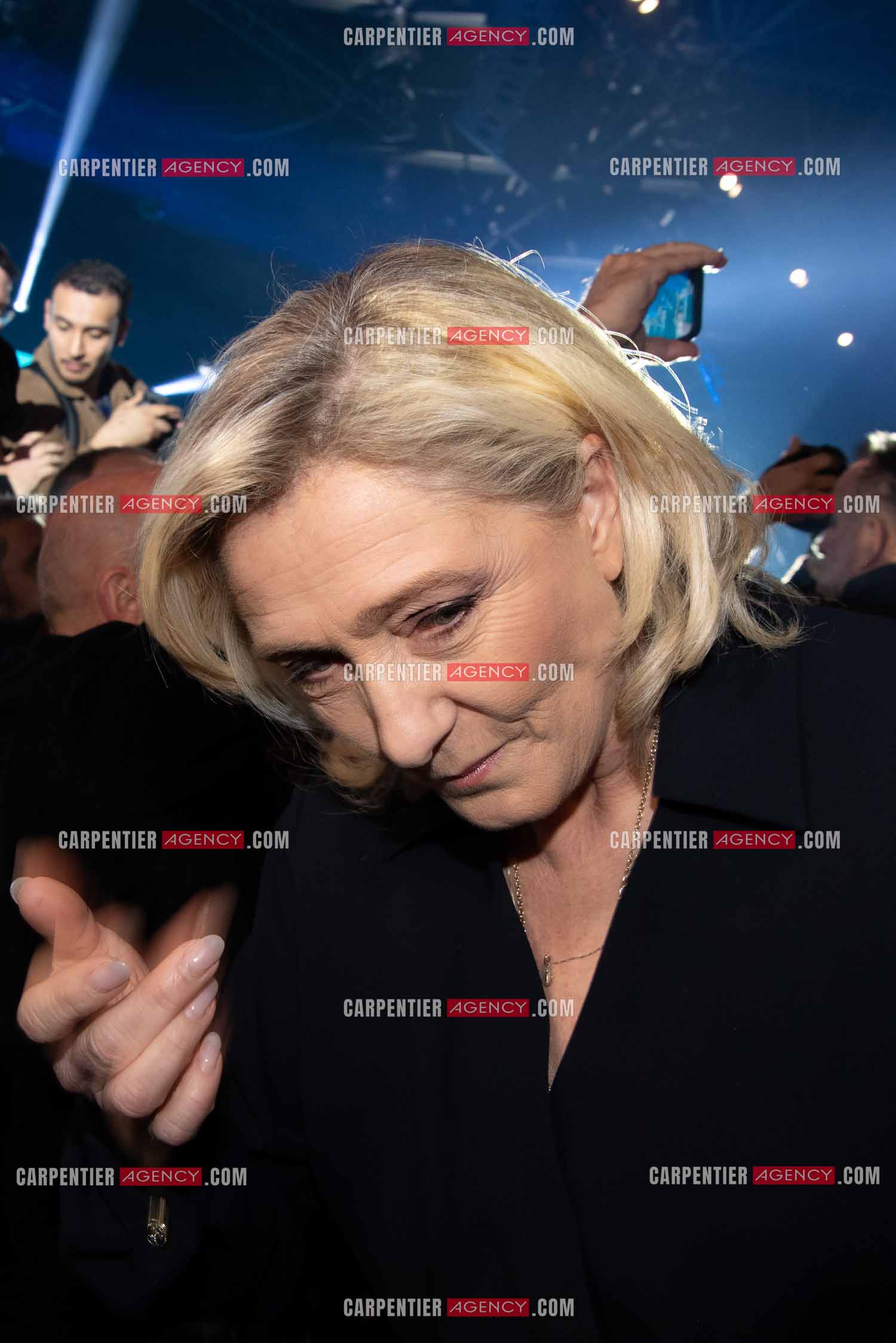 Le président du Rassemblement National Jordan Bardella et Marine Le Pen devant plus de 6000 personnes au parc Chanot à Marseille pour le début de la campagne des élections européennes 2024.