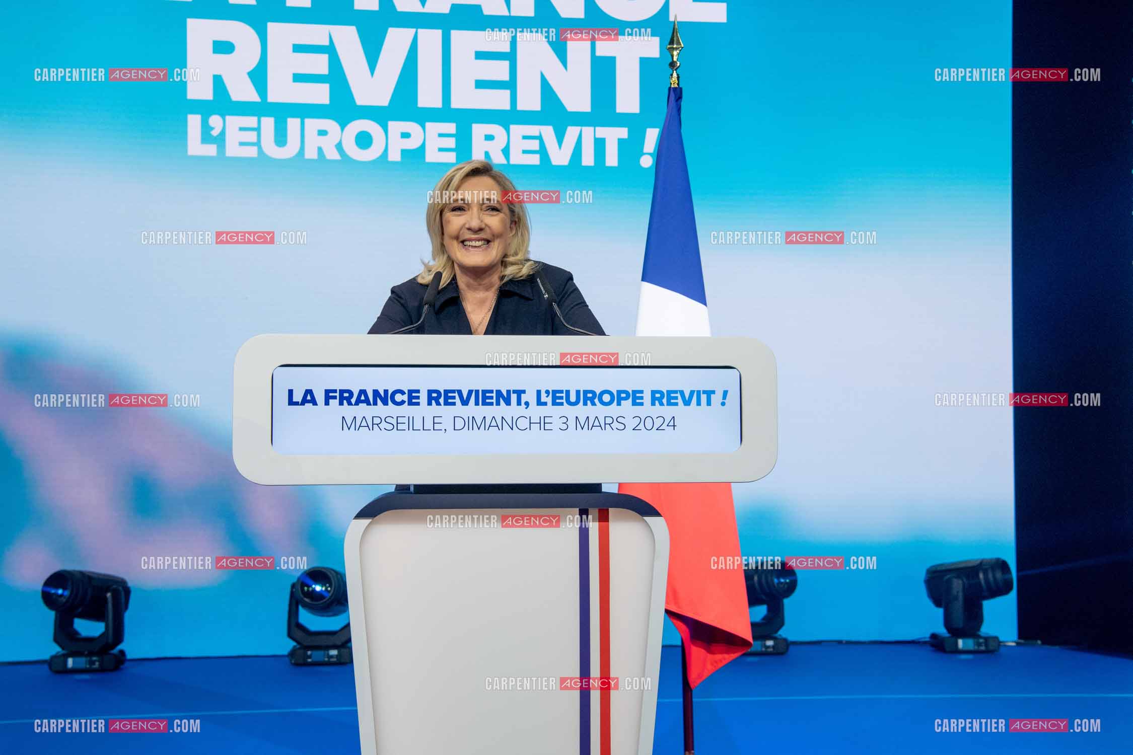 Le président du Rassemblement National Jordan Bardella et Marine Le Pen devant plus de 6000 personnes au parc Chanot à Marseille pour le début de la campagne des élections européennes 2024.