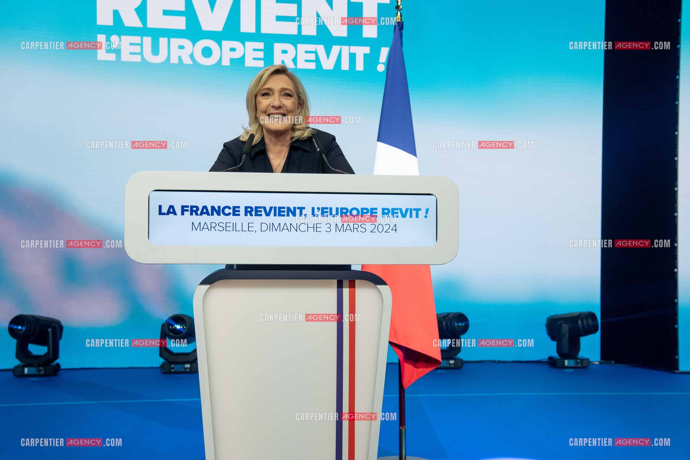 Le président du Rassemblement National Jordan Bardella et Marine Le Pen devant plus de 6000 personnes au parc Chanot à Marseille pour le début de la campagne des élections européennes 2024.