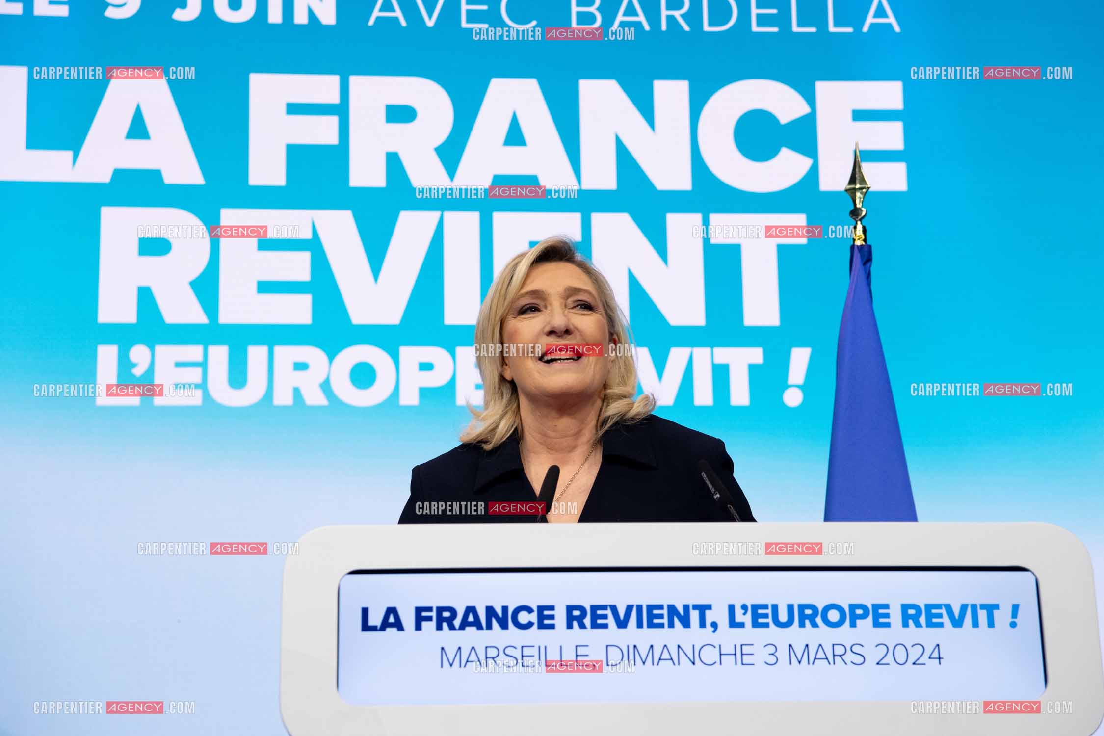 Le président du Rassemblement National Jordan Bardella et Marine Le Pen devant plus de 6000 personnes au parc Chanot à Marseille pour le début de la campagne des élections européennes 2024.