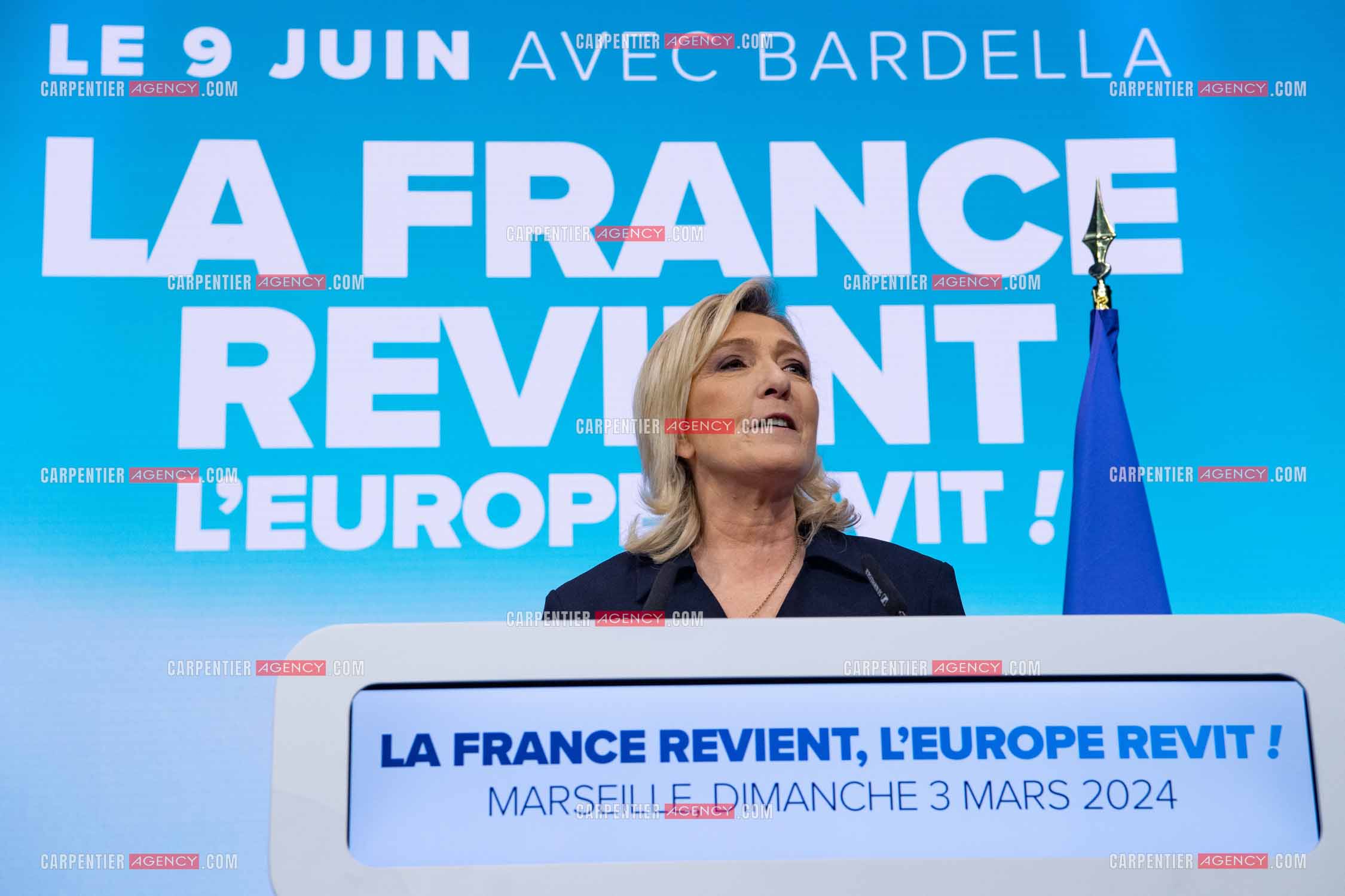 Le président du Rassemblement National Jordan Bardella et Marine Le Pen devant plus de 6000 personnes au parc Chanot à Marseille pour le début de la campagne des élections européennes 2024.