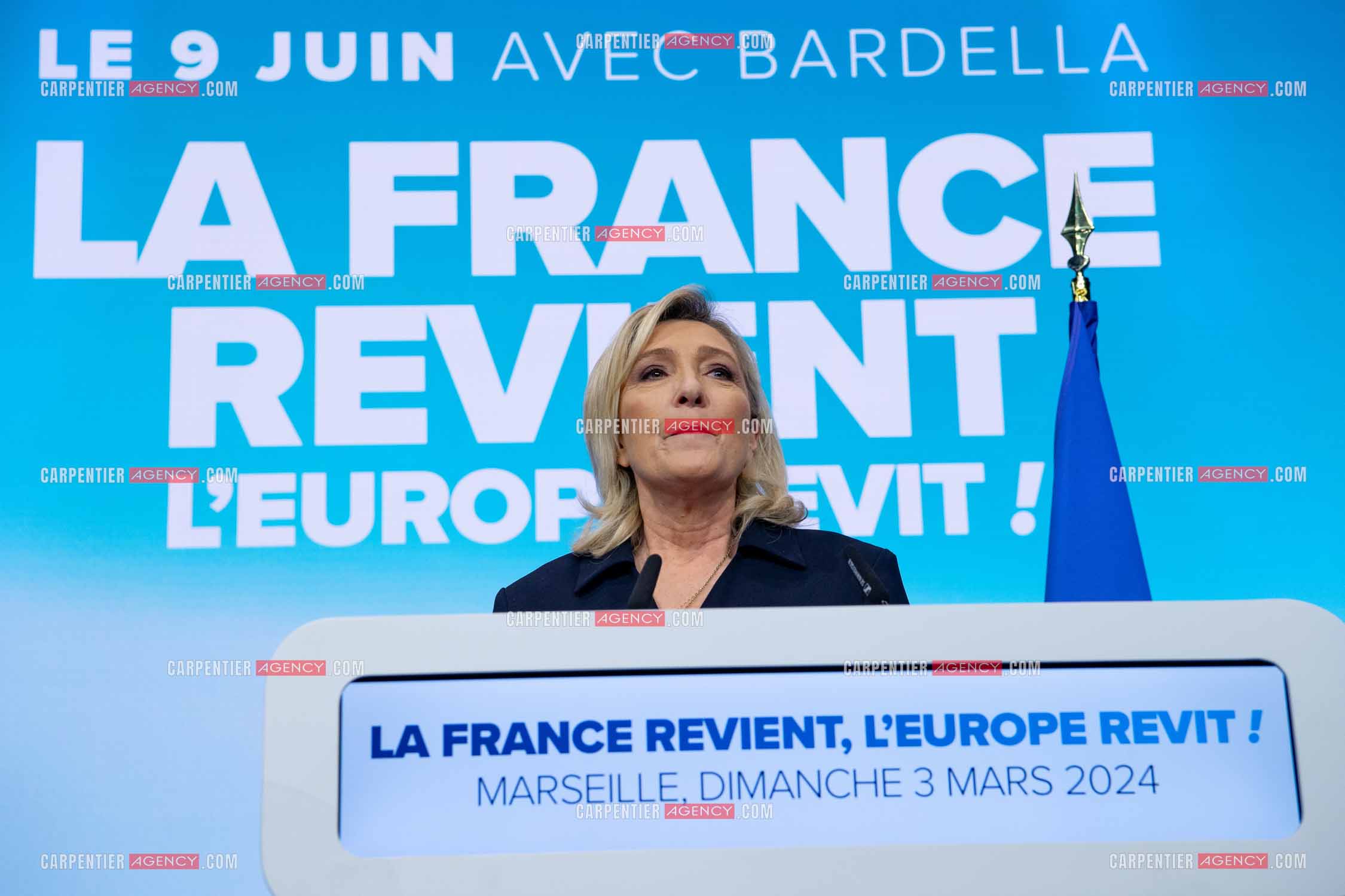 Le président du Rassemblement National Jordan Bardella et Marine Le Pen devant plus de 6000 personnes au parc Chanot à Marseille pour le début de la campagne des élections européennes 2024.