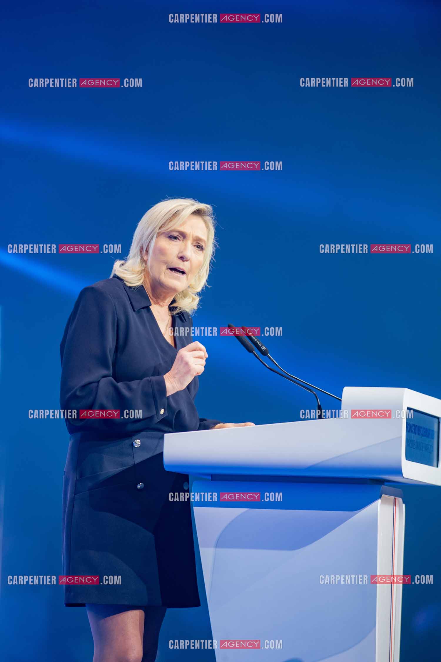 Le président du Rassemblement National Jordan Bardella et Marine Le Pen devant plus de 6000 personnes au parc Chanot à Marseille pour le début de la campagne des élections européennes 2024.