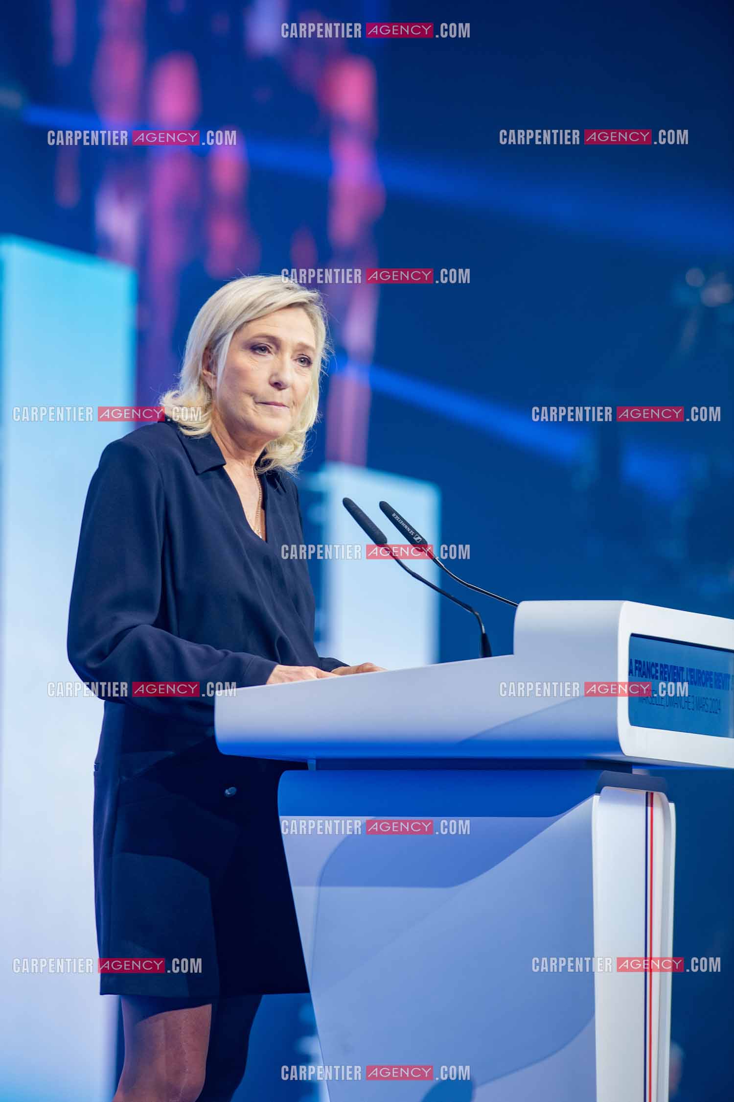 Le président du Rassemblement National Jordan Bardella et Marine Le Pen devant plus de 6000 personnes au parc Chanot à Marseille pour le début de la campagne des élections européennes 2024.