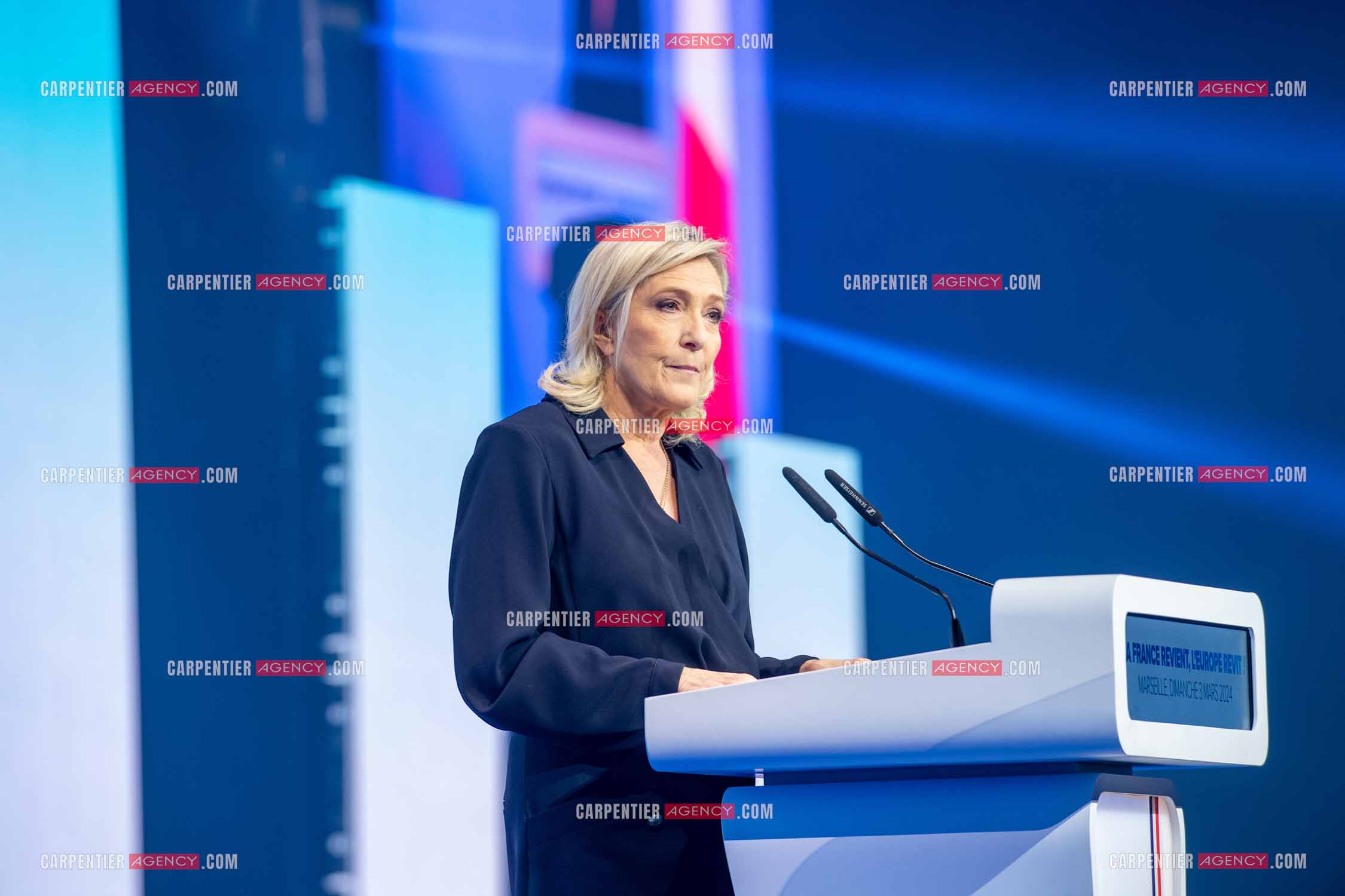 Le président du Rassemblement National Jordan Bardella et Marine Le Pen devant plus de 6000 personnes au parc Chanot à Marseille pour le début de la campagne des élections européennes 2024.