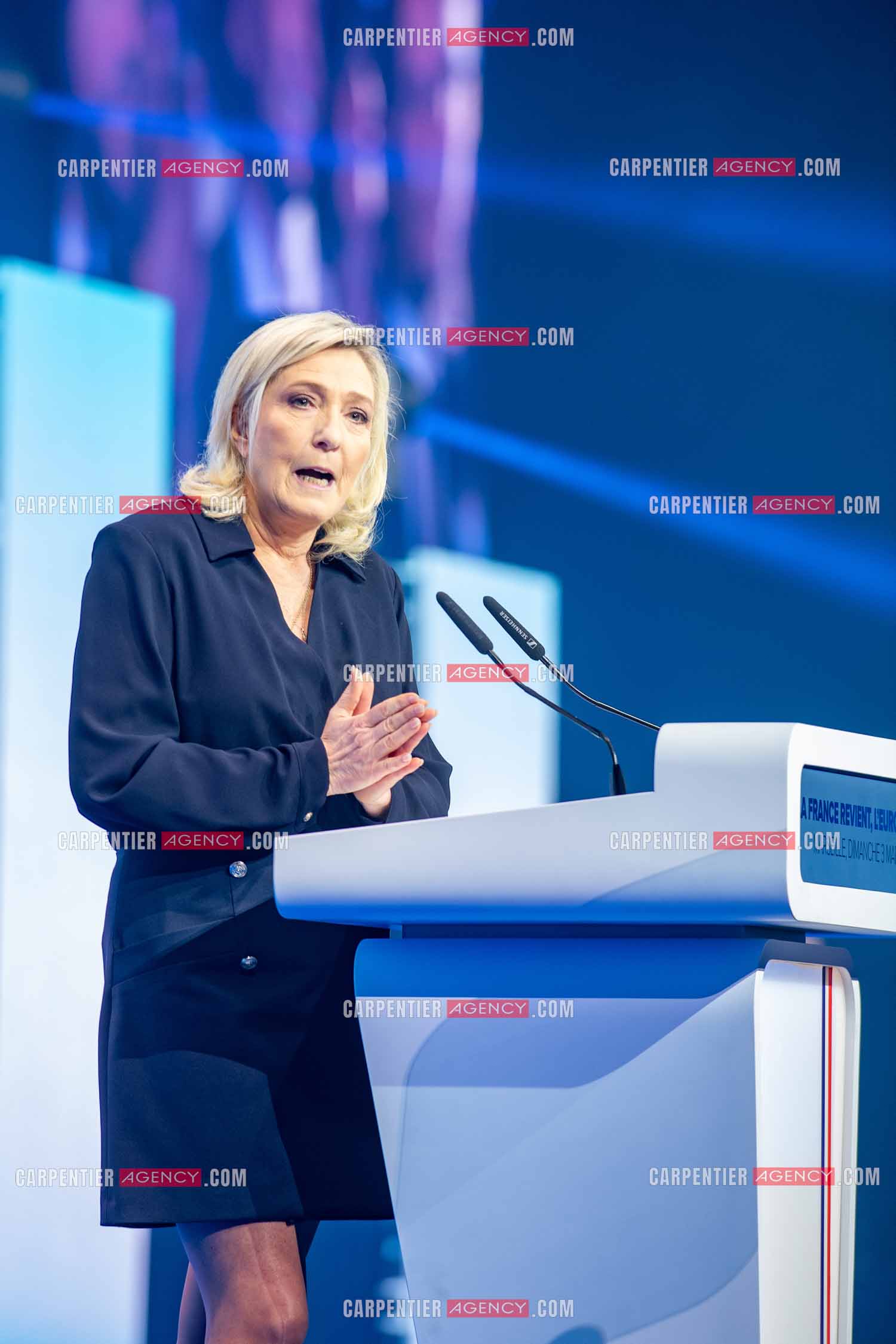 Le président du Rassemblement National Jordan Bardella et Marine Le Pen devant plus de 6000 personnes au parc Chanot à Marseille pour le début de la campagne des élections européennes 2024.