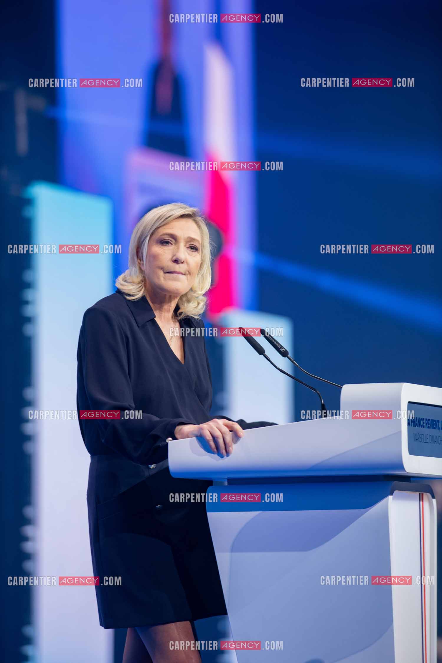 Le président du Rassemblement National Jordan Bardella et Marine Le Pen devant plus de 6000 personnes au parc Chanot à Marseille pour le début de la campagne des élections européennes 2024.