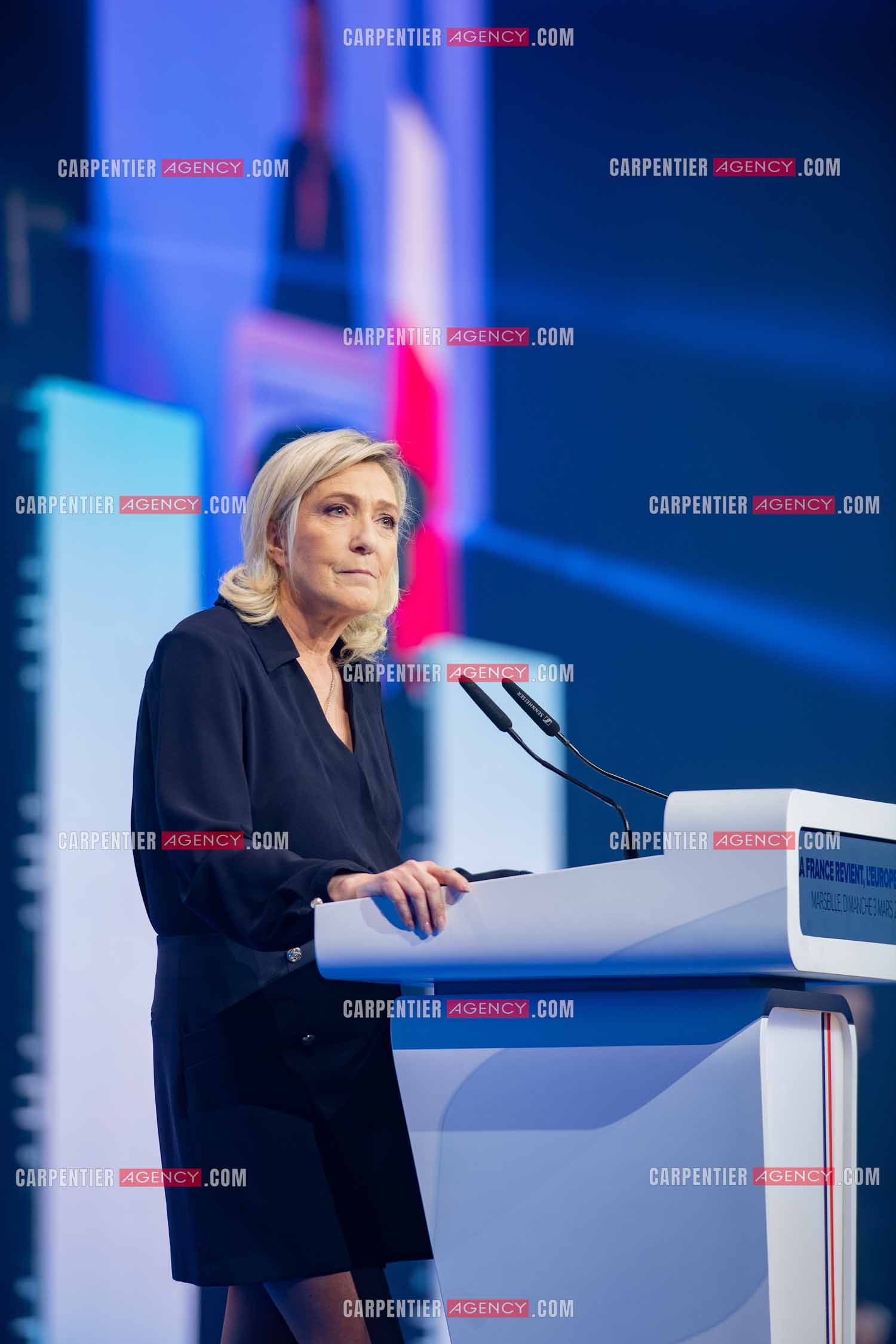 Le président du Rassemblement National Jordan Bardella et Marine Le Pen devant plus de 6000 personnes au parc Chanot à Marseille pour le début de la campagne des élections européennes 2024.
