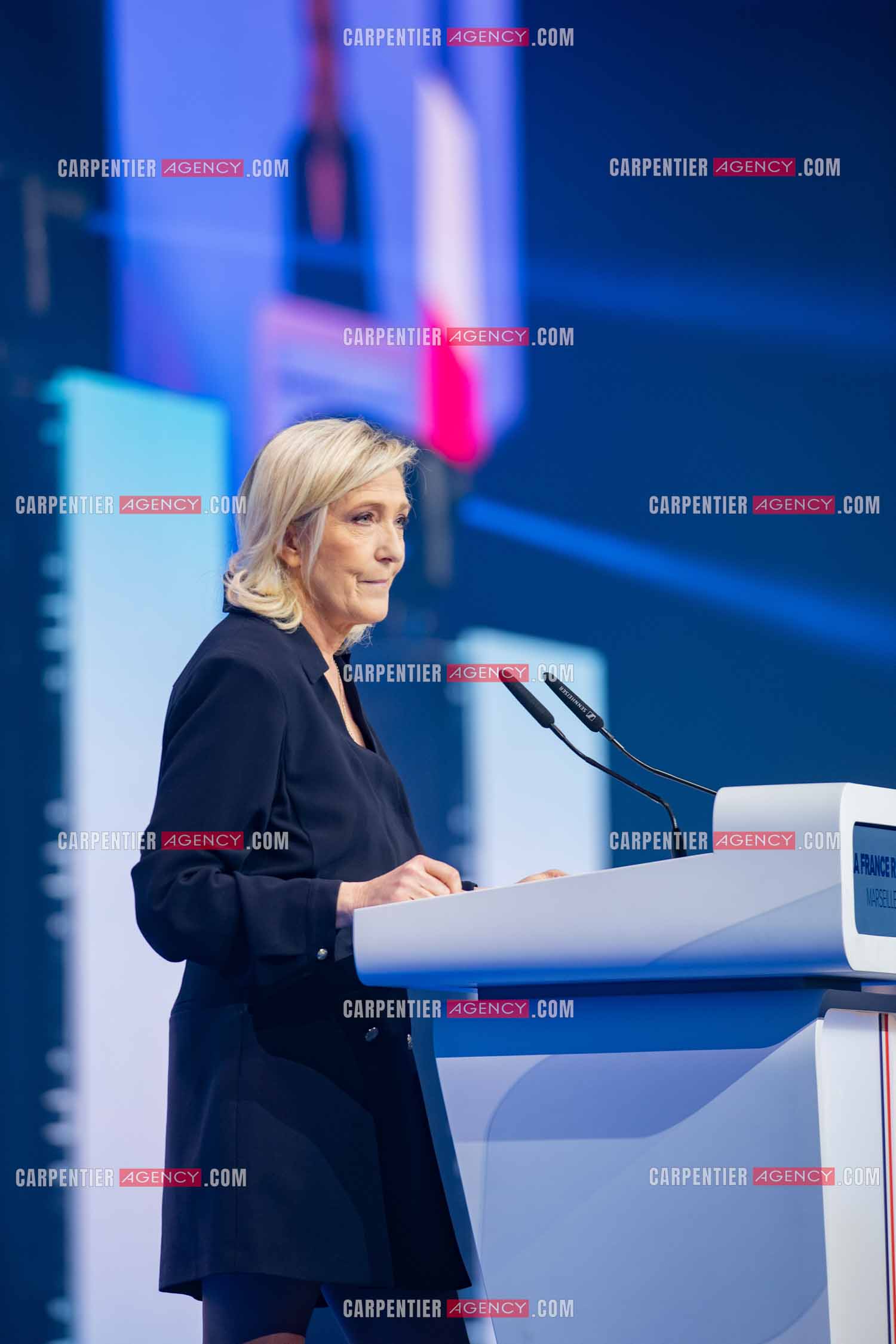 Le président du Rassemblement National Jordan Bardella et Marine Le Pen devant plus de 6000 personnes au parc Chanot à Marseille pour le début de la campagne des élections européennes 2024.