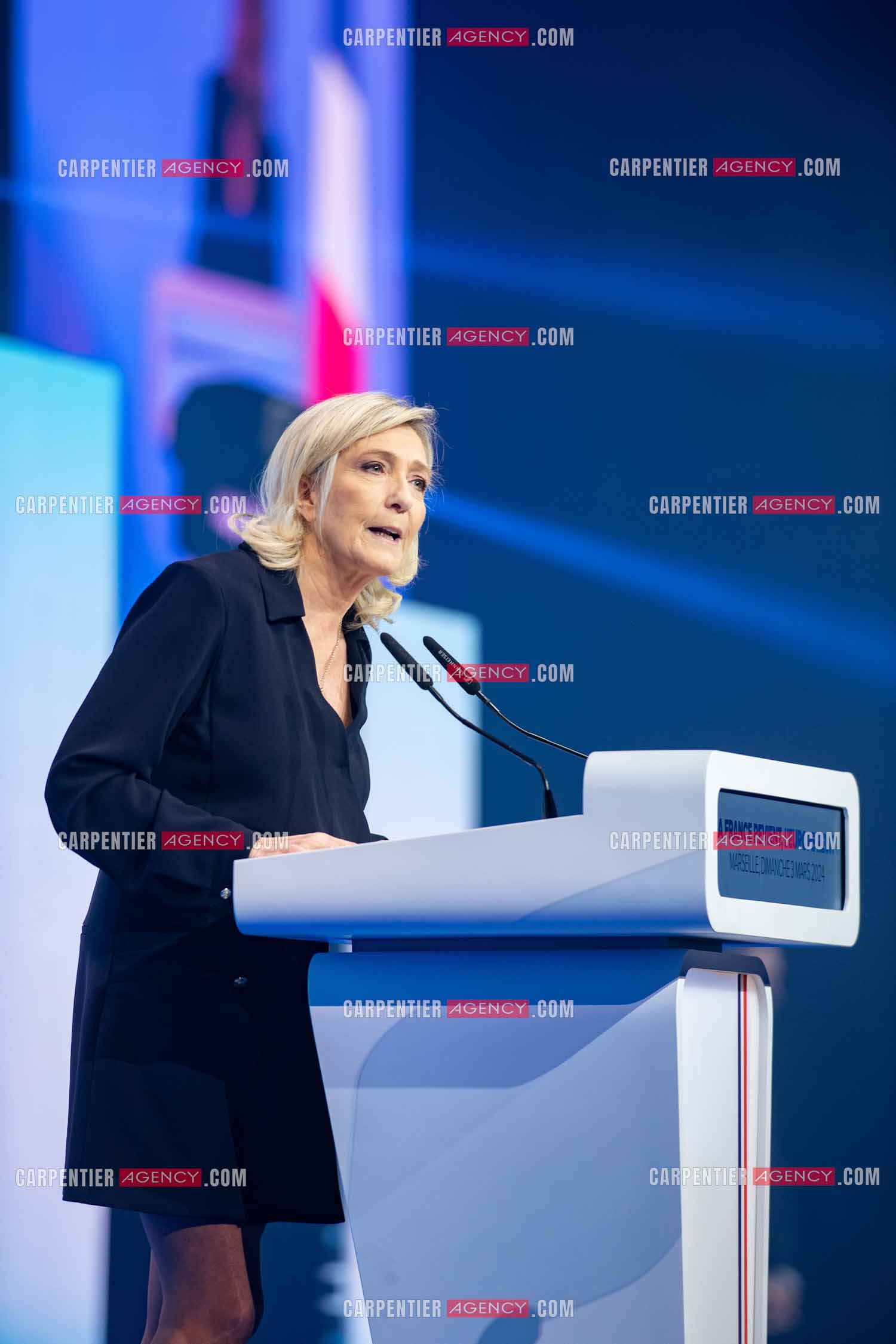 Le président du Rassemblement National Jordan Bardella et Marine Le Pen devant plus de 6000 personnes au parc Chanot à Marseille pour le début de la campagne des élections européennes 2024.