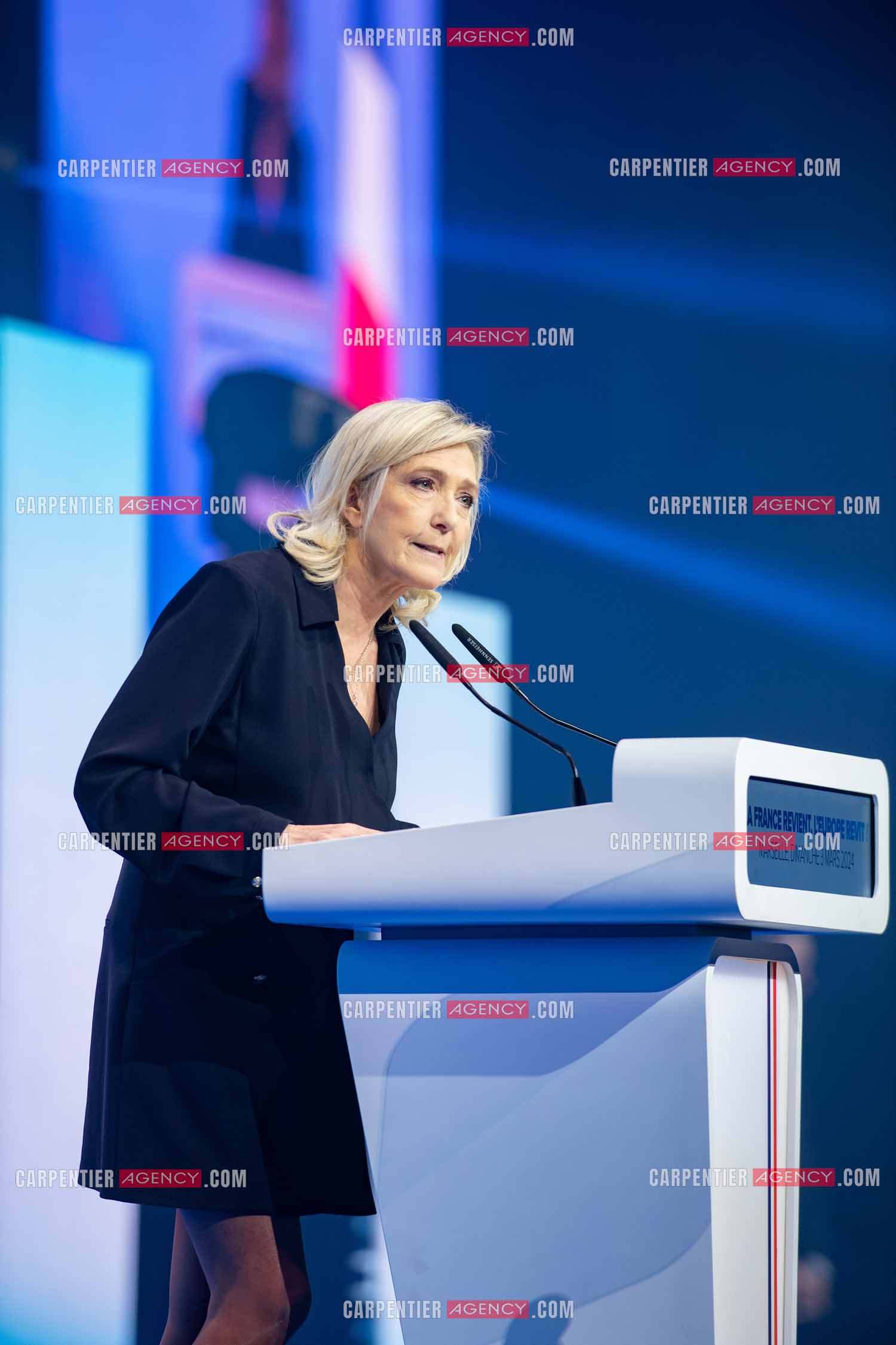 Le président du Rassemblement National Jordan Bardella et Marine Le Pen devant plus de 6000 personnes au parc Chanot à Marseille pour le début de la campagne des élections européennes 2024.
