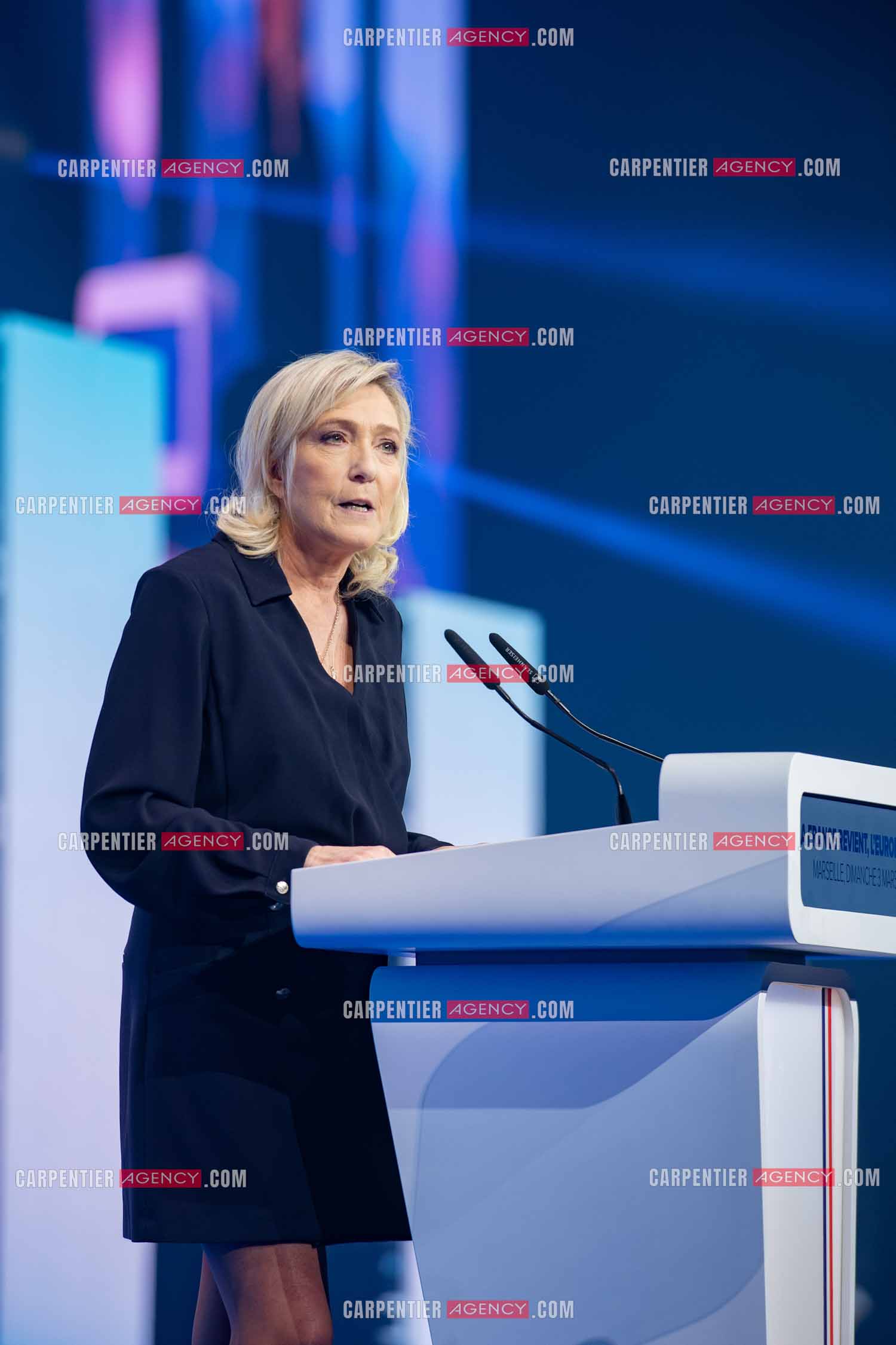 Le président du Rassemblement National Jordan Bardella et Marine Le Pen devant plus de 6000 personnes au parc Chanot à Marseille pour le début de la campagne des élections européennes 2024.