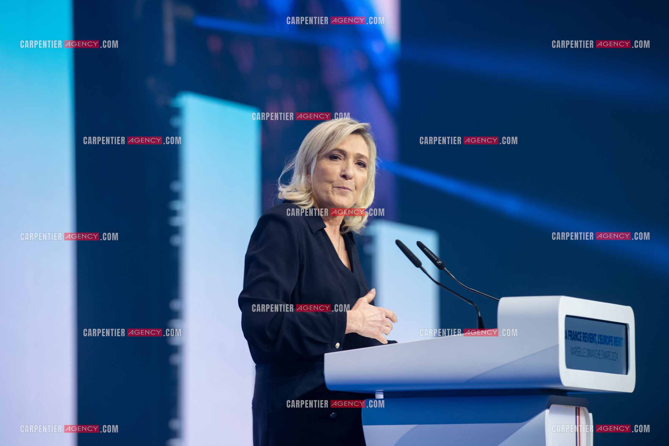 Le président du Rassemblement National Jordan Bardella et Marine Le Pen devant plus de 6000 personnes au parc Chanot à Marseille pour le début de la campagne des élections européennes 2024.