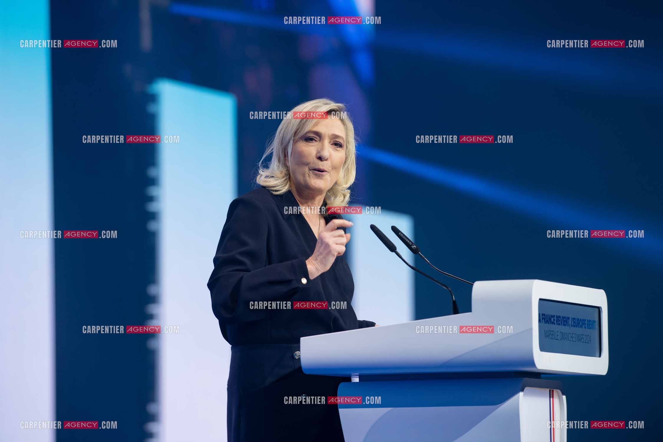 Le président du Rassemblement National Jordan Bardella et Marine Le Pen devant plus de 6000 personnes au parc Chanot à Marseille pour le début de la campagne des élections européennes 2024.