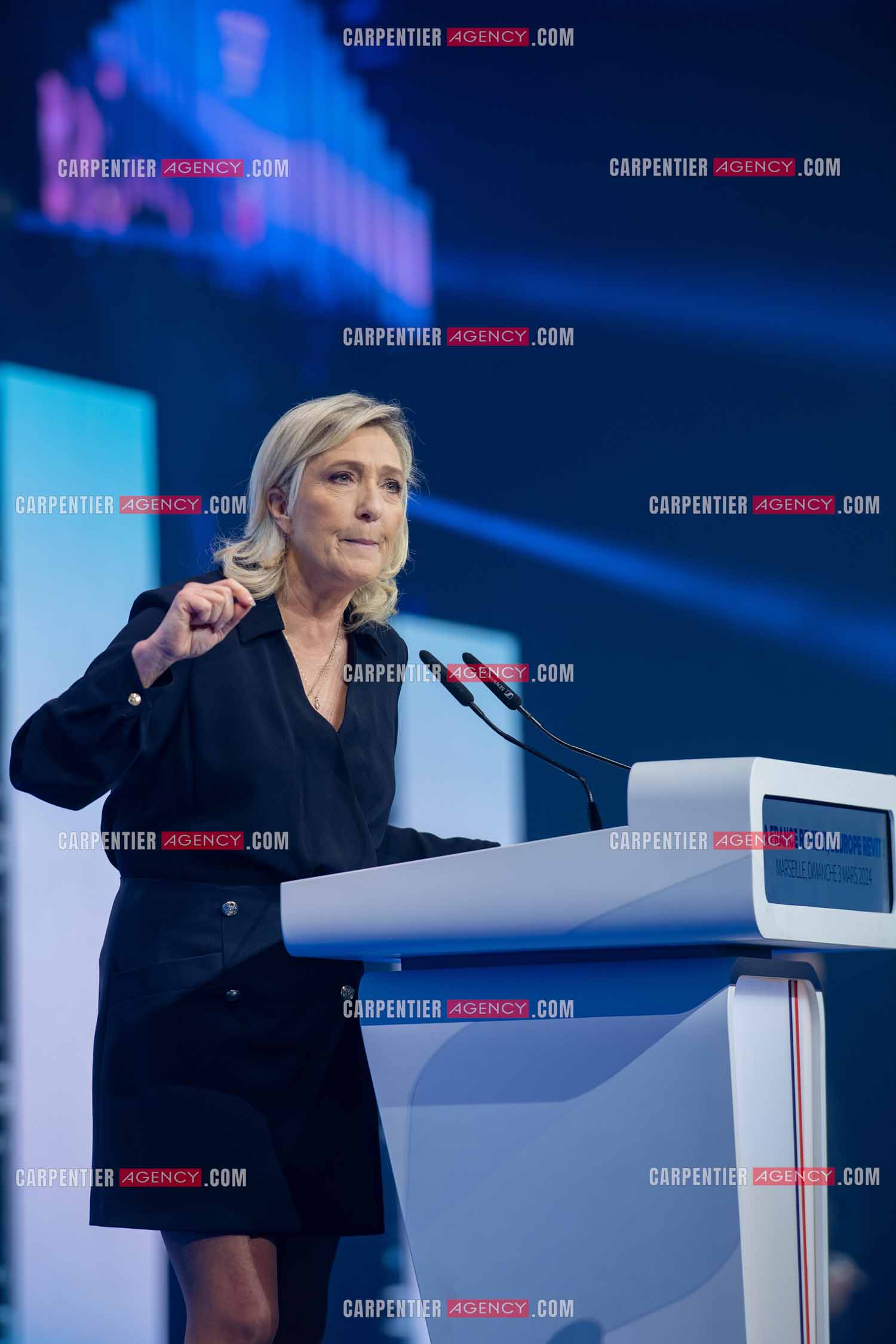 Le président du Rassemblement National Jordan Bardella et Marine Le Pen devant plus de 6000 personnes au parc Chanot à Marseille pour le début de la campagne des élections européennes 2024.