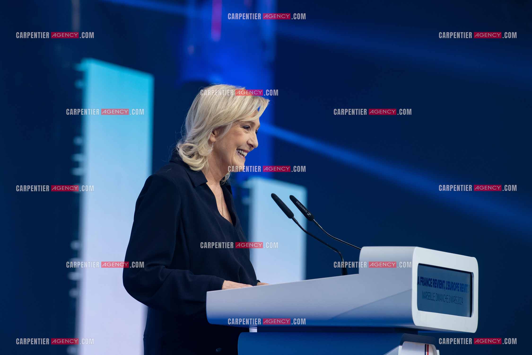 Le président du Rassemblement National Jordan Bardella et Marine Le Pen devant plus de 6000 personnes au parc Chanot à Marseille pour le début de la campagne des élections européennes 2024.